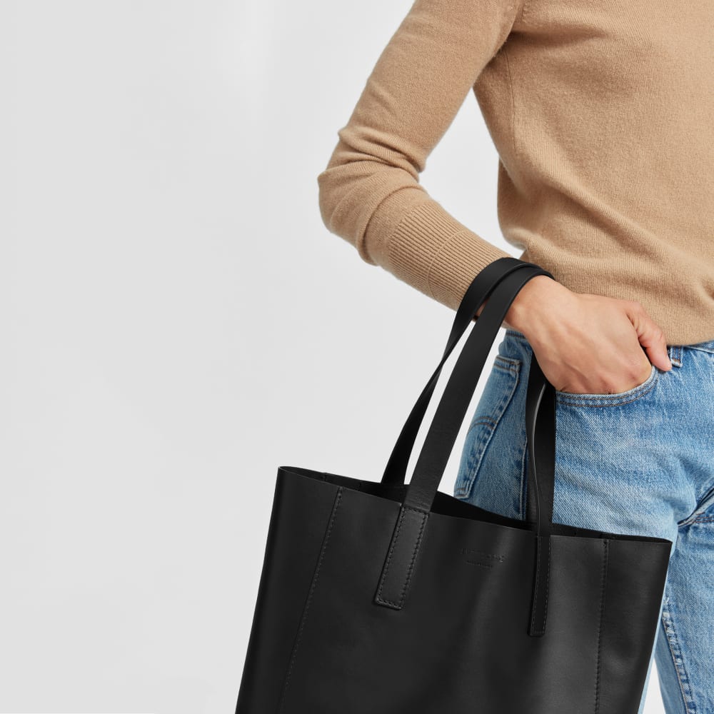 everlane black tote