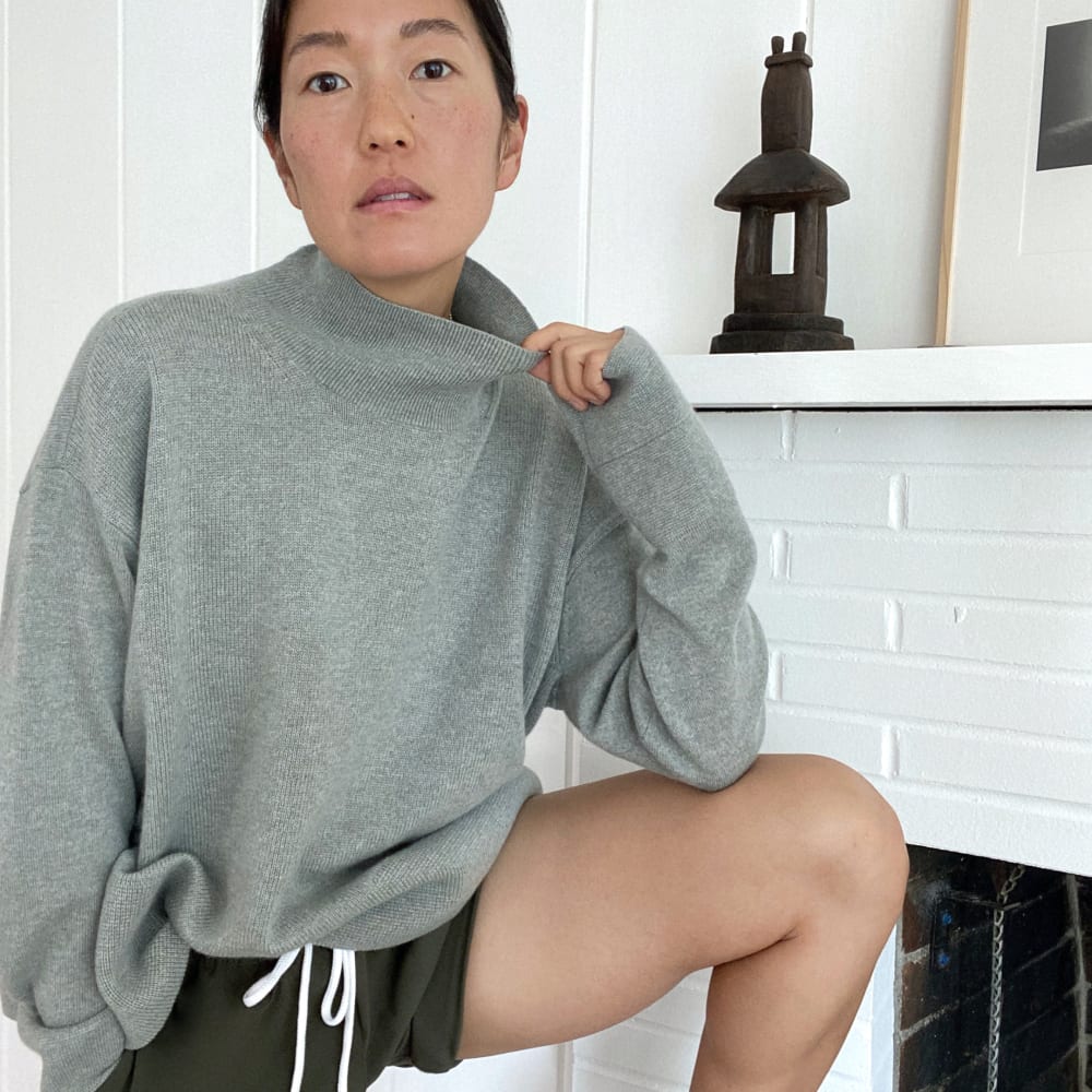 everlane cashmere square turtleneck