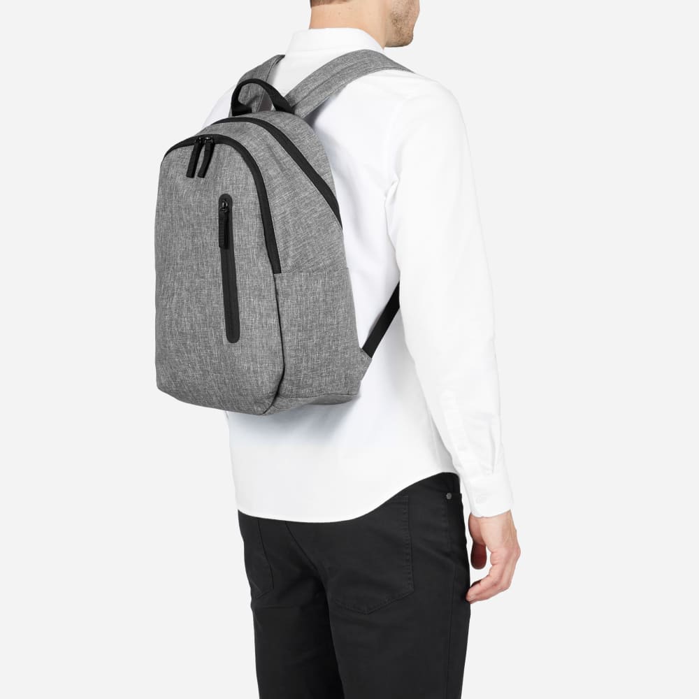 everlane the nylon commuter backpack
