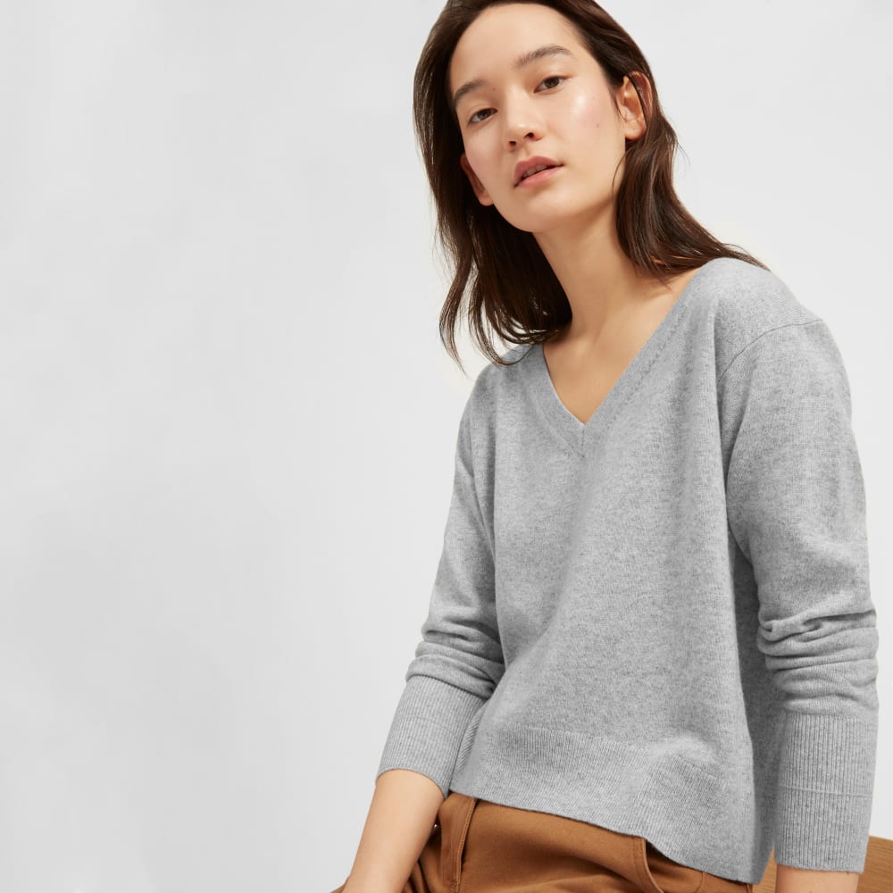 grey v neck cropped jumper