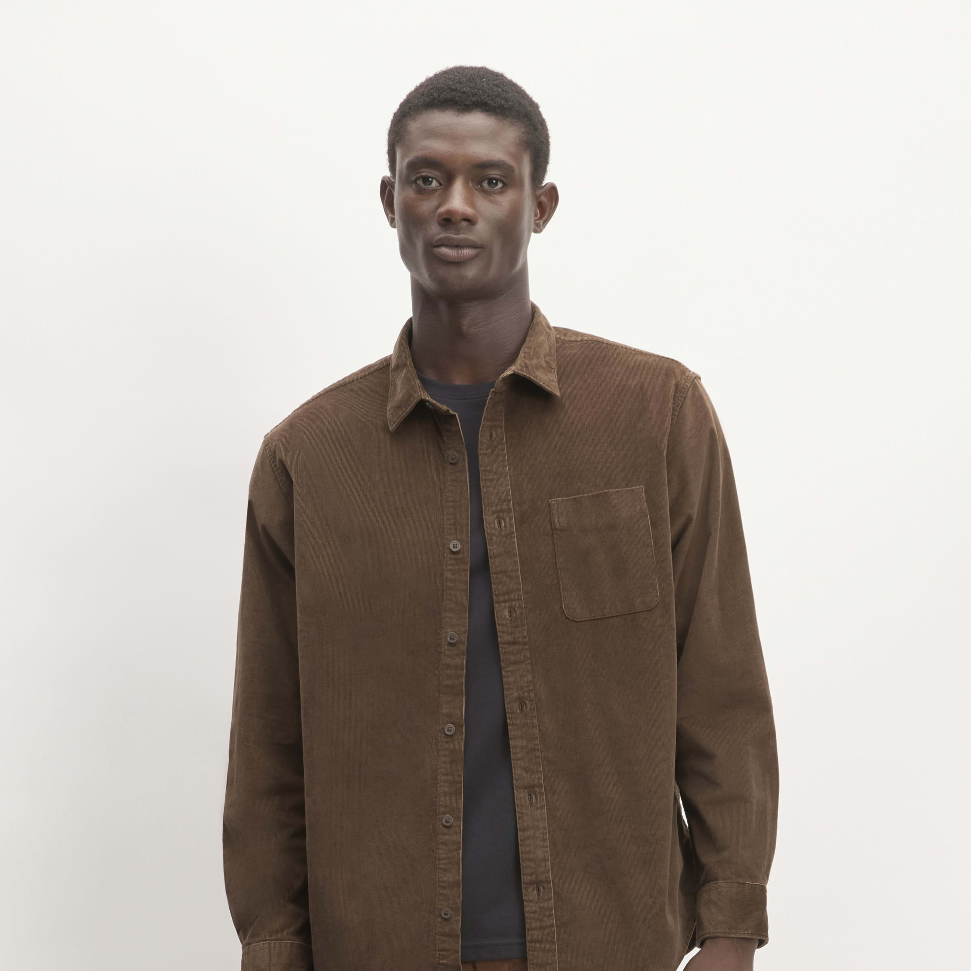 men's relaxed corduroy shirt by everlane in brown, size xs