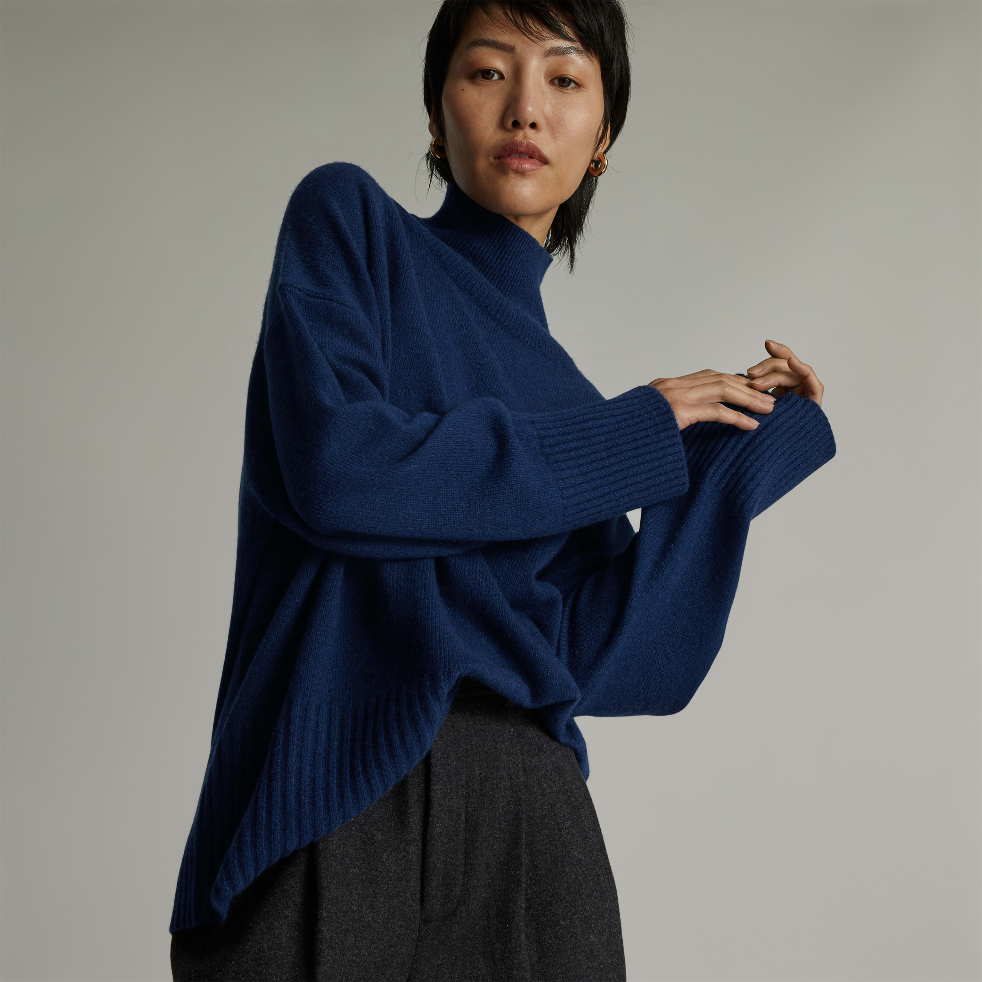 women's cashmere oversized turtleneck sweater by everlane in bright navy, size xs