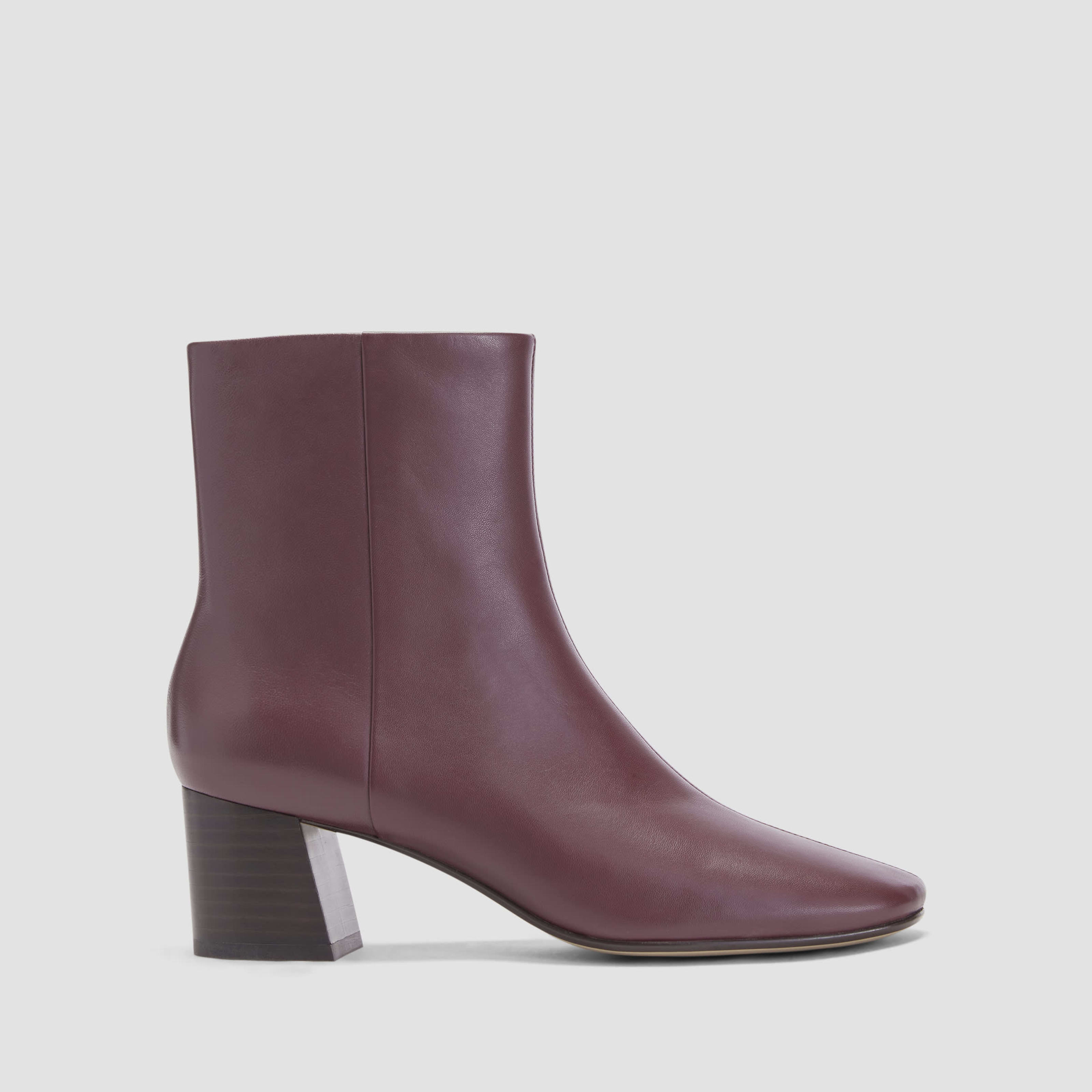 chelsea boot by everlane in bordeaux, size 6