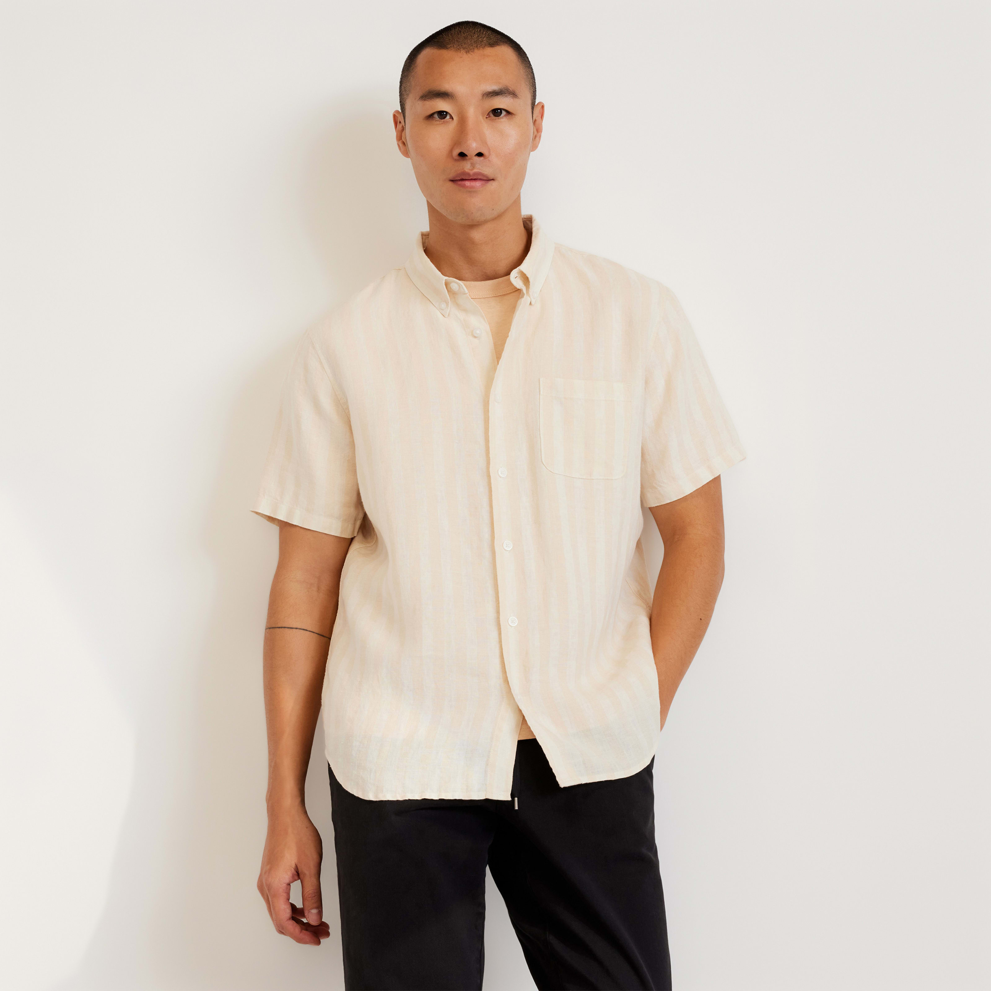 men's linen short-sleeve standard fit shirt by everlane in brazilian sand/canvas tan, size xs