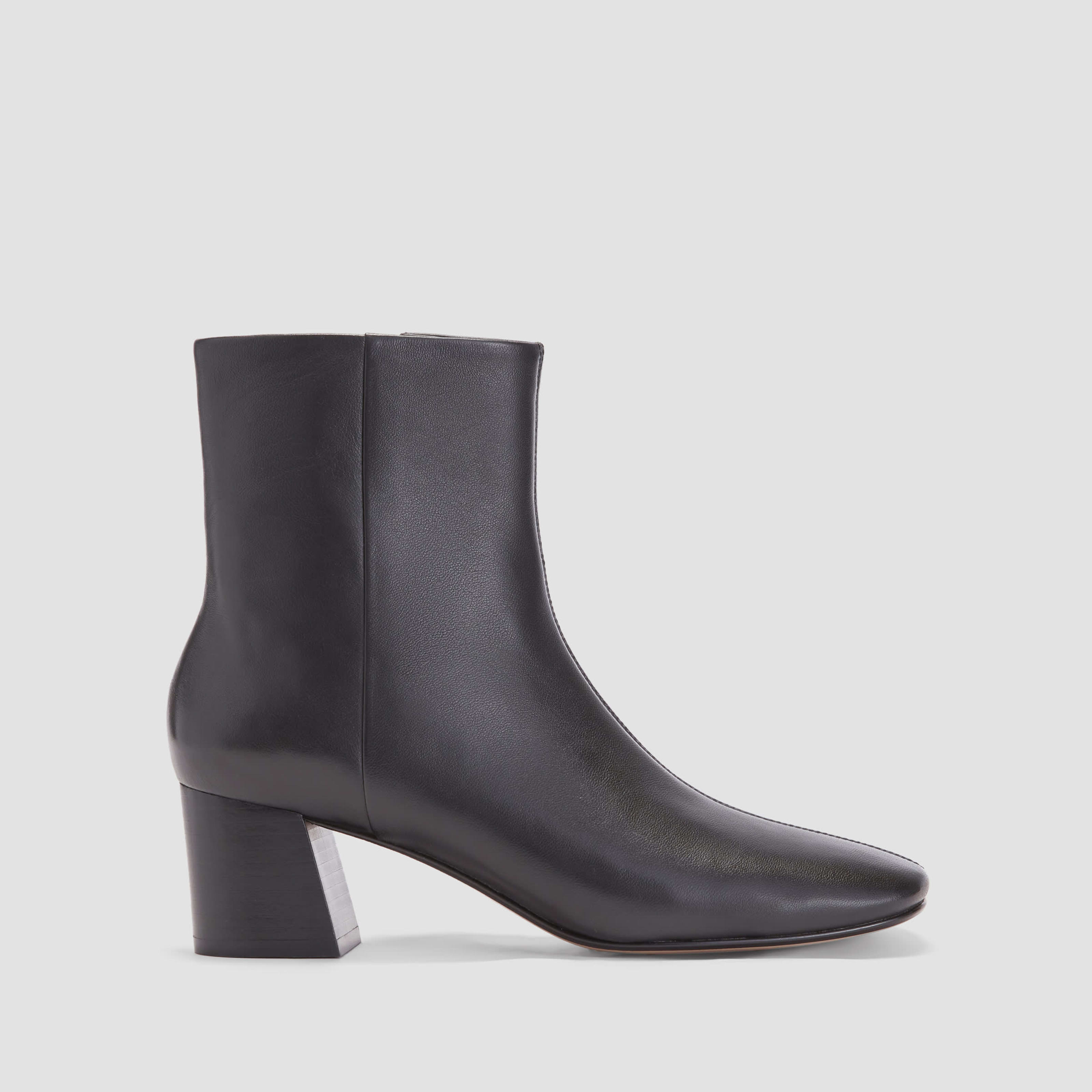 chelsea boot by everlane in black, size 5