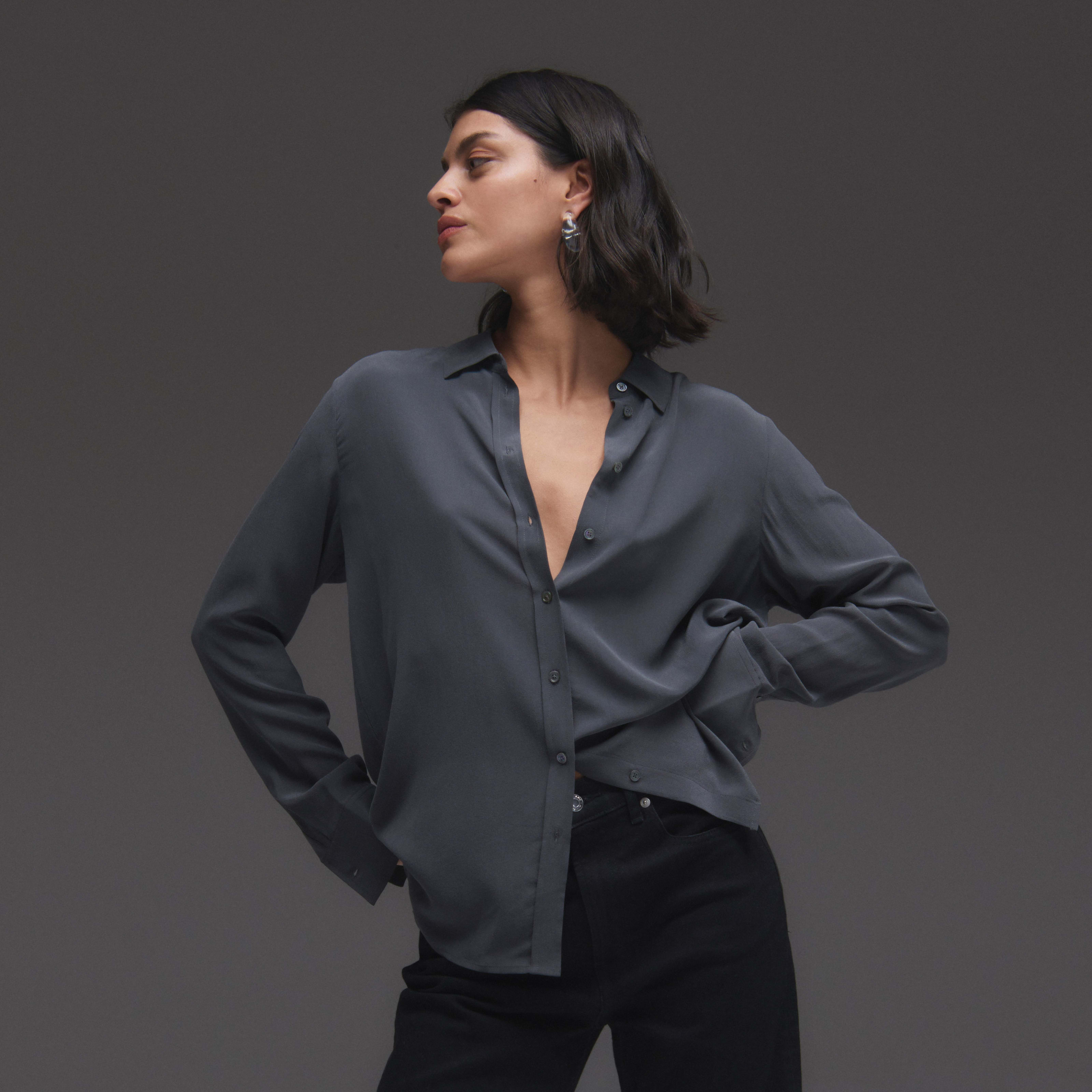 women's clean silk relaxed shirt by everlane in slate grey, size 00