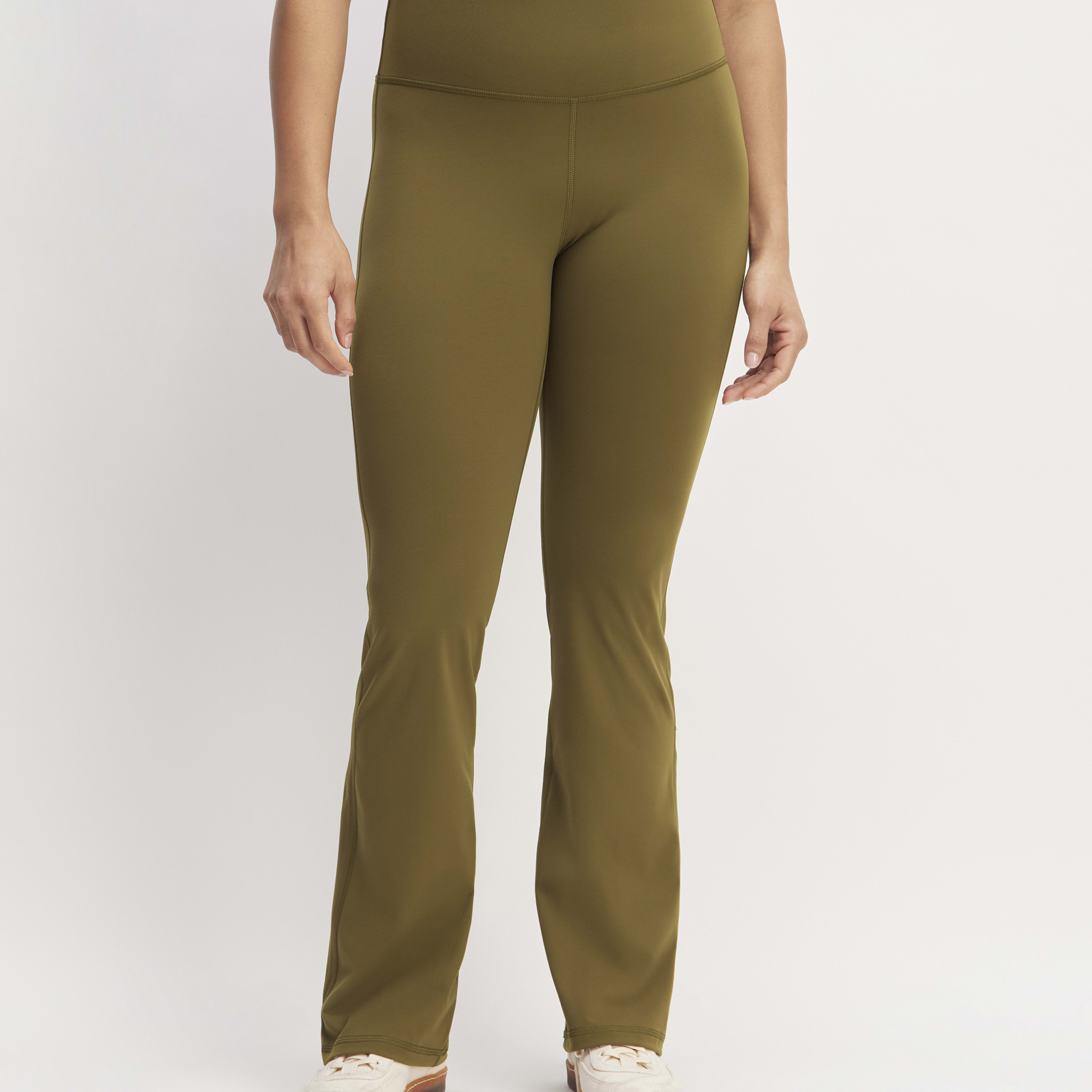 women's perform flare legging by everlane in olive, size xxs