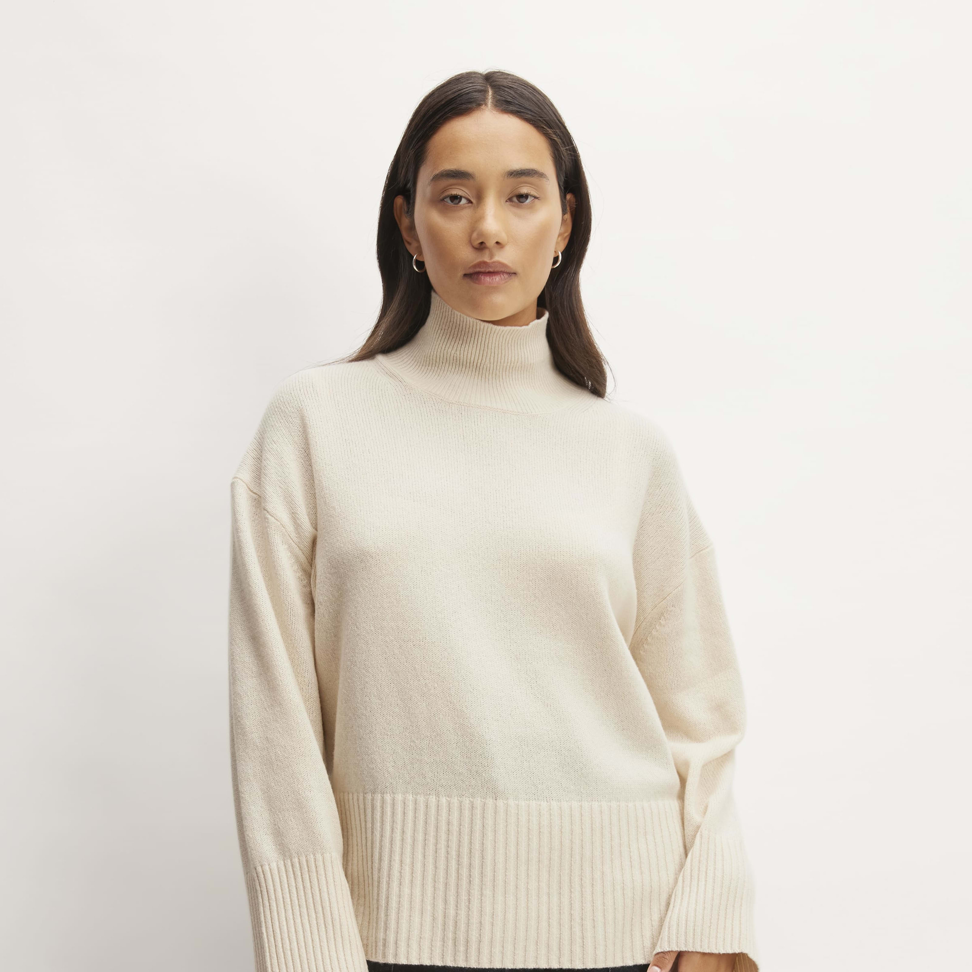 women's cashmere oversized turtleneck sweater by everlane in bone white, size xxs