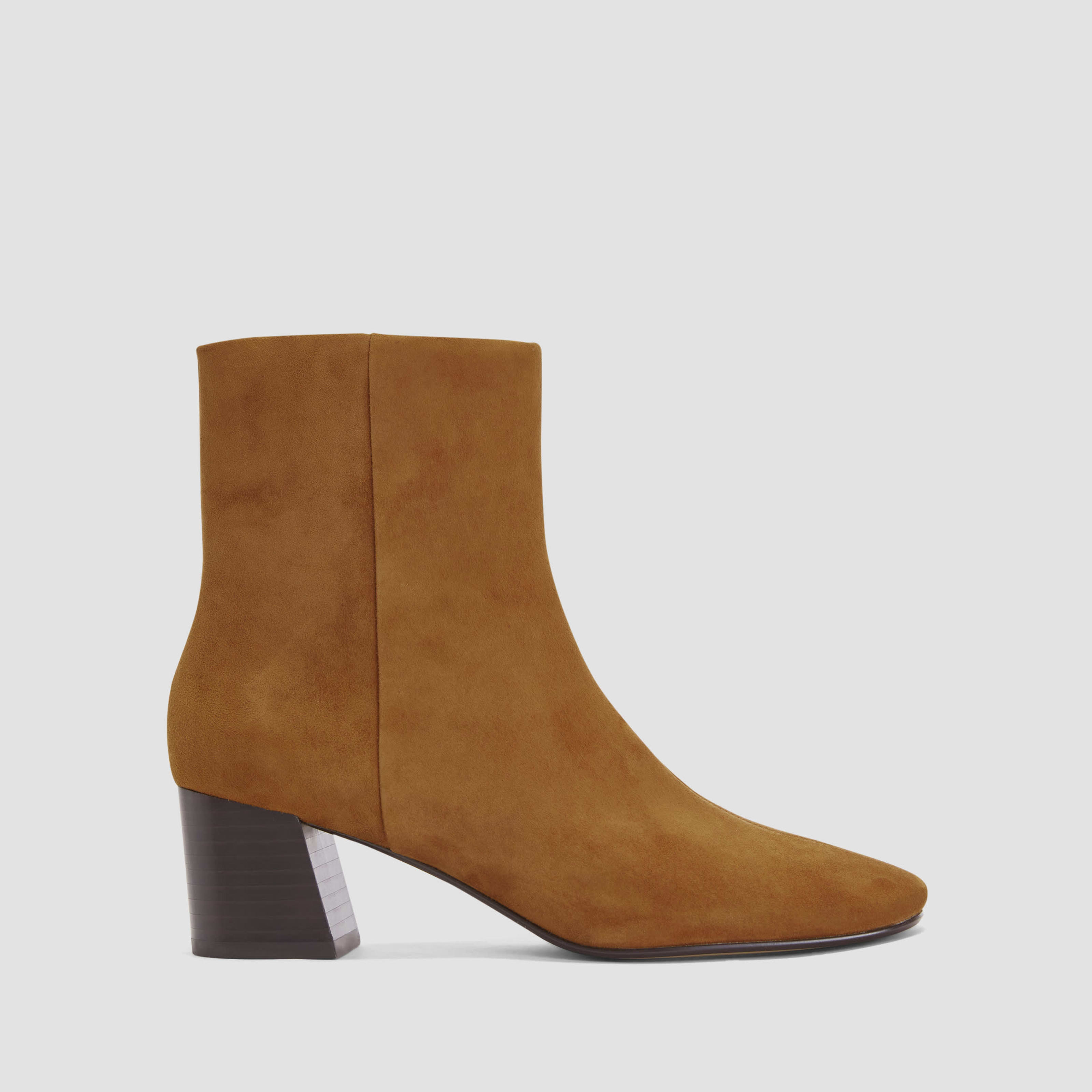 chelsea boot by everlane in almond suede, size 5