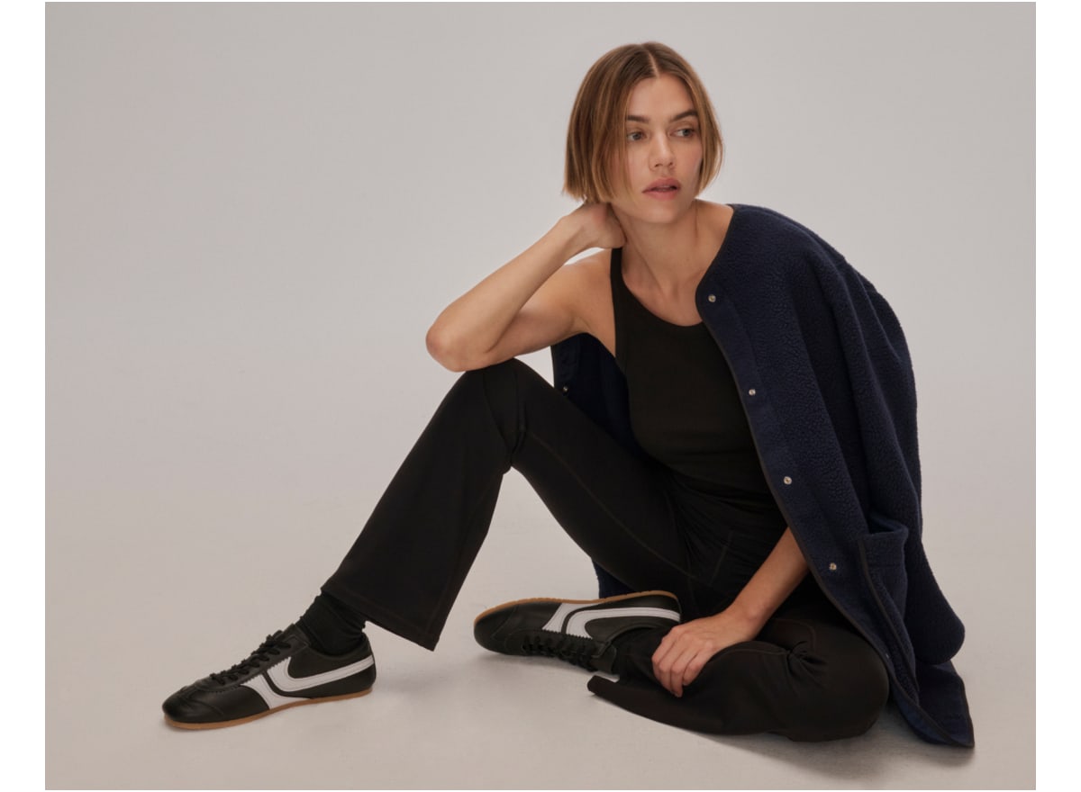 [Editorial Image] The Teddy Liner | Navy