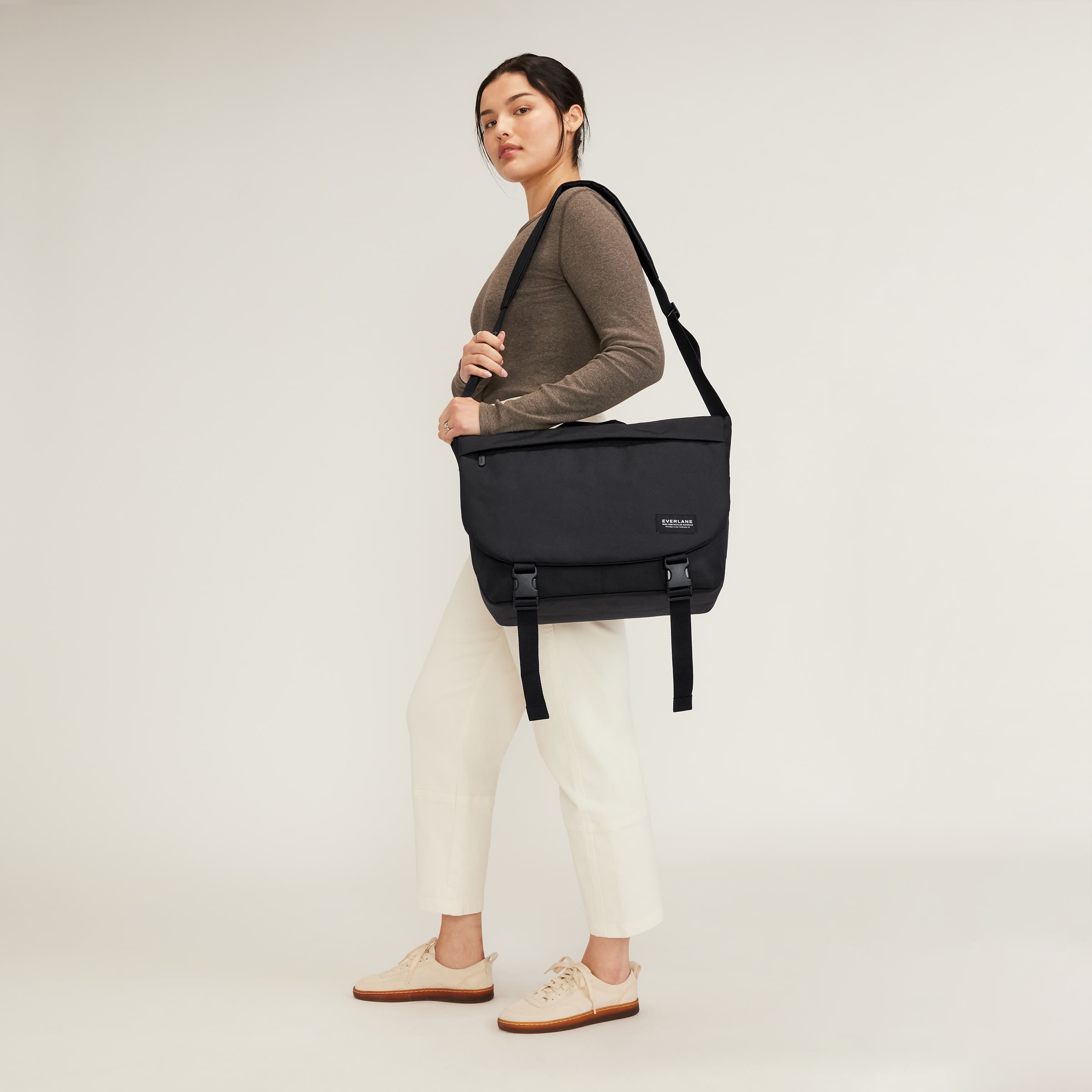 Everlane shop messenger bag