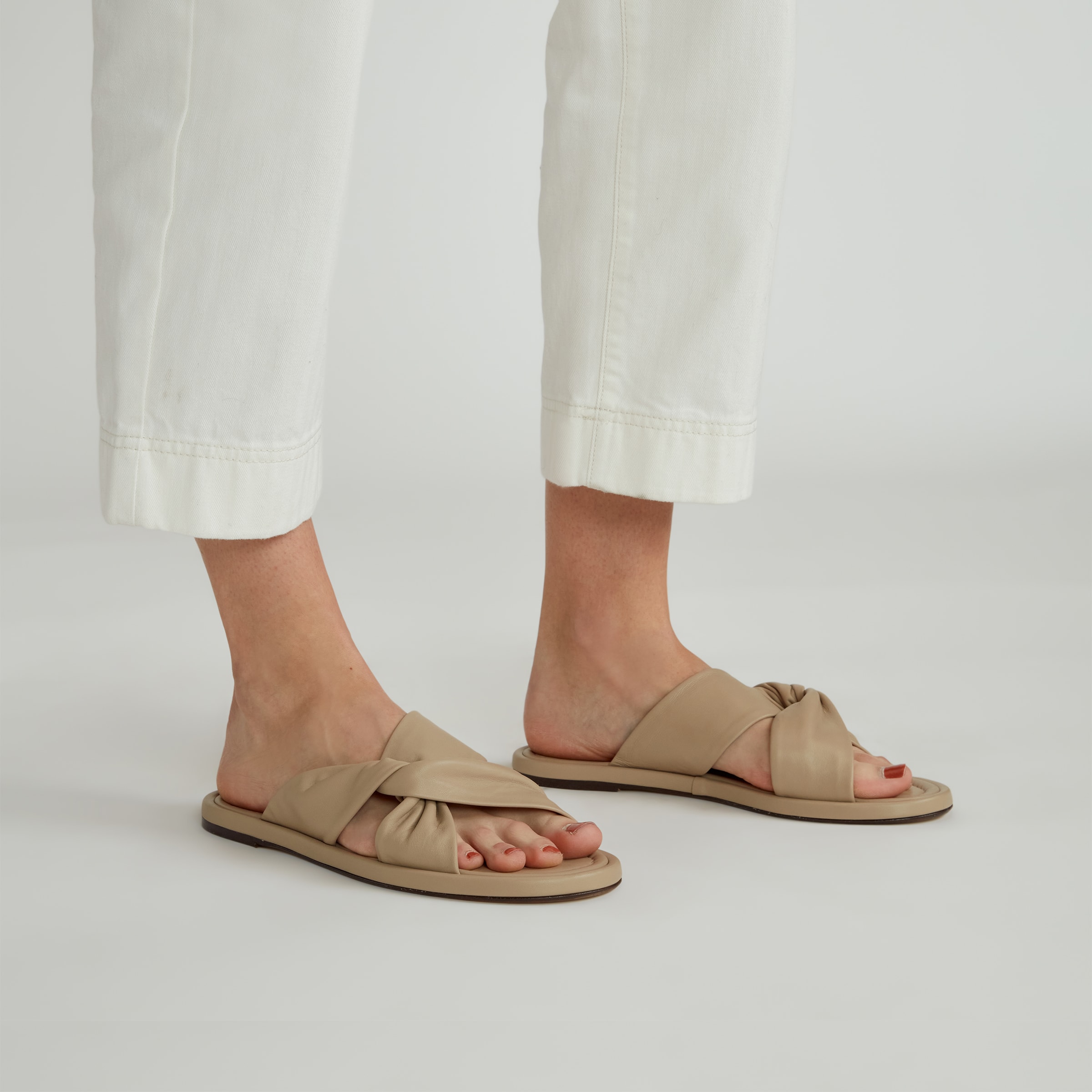 Everlane cheap flip flops