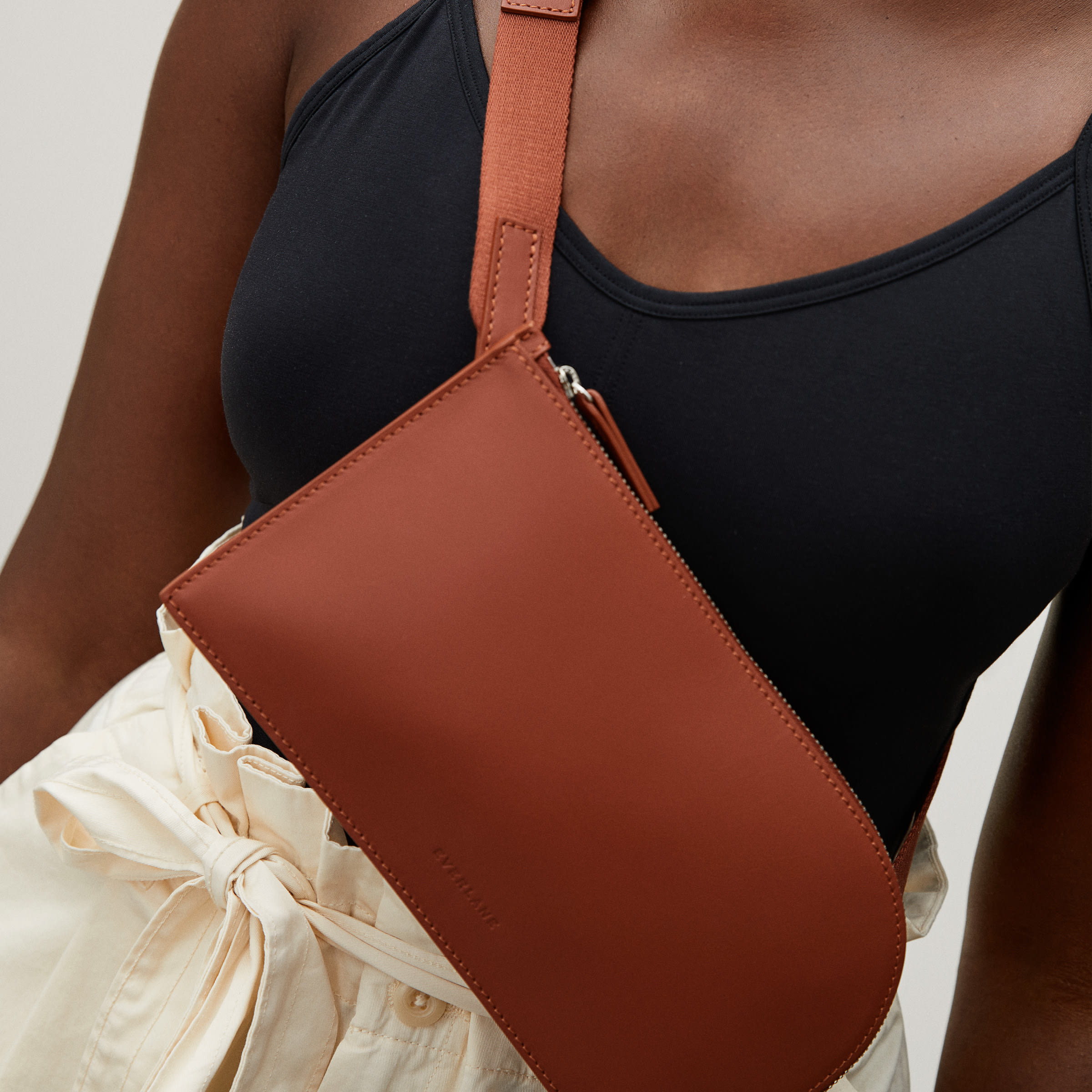 Everlane sling sale bag