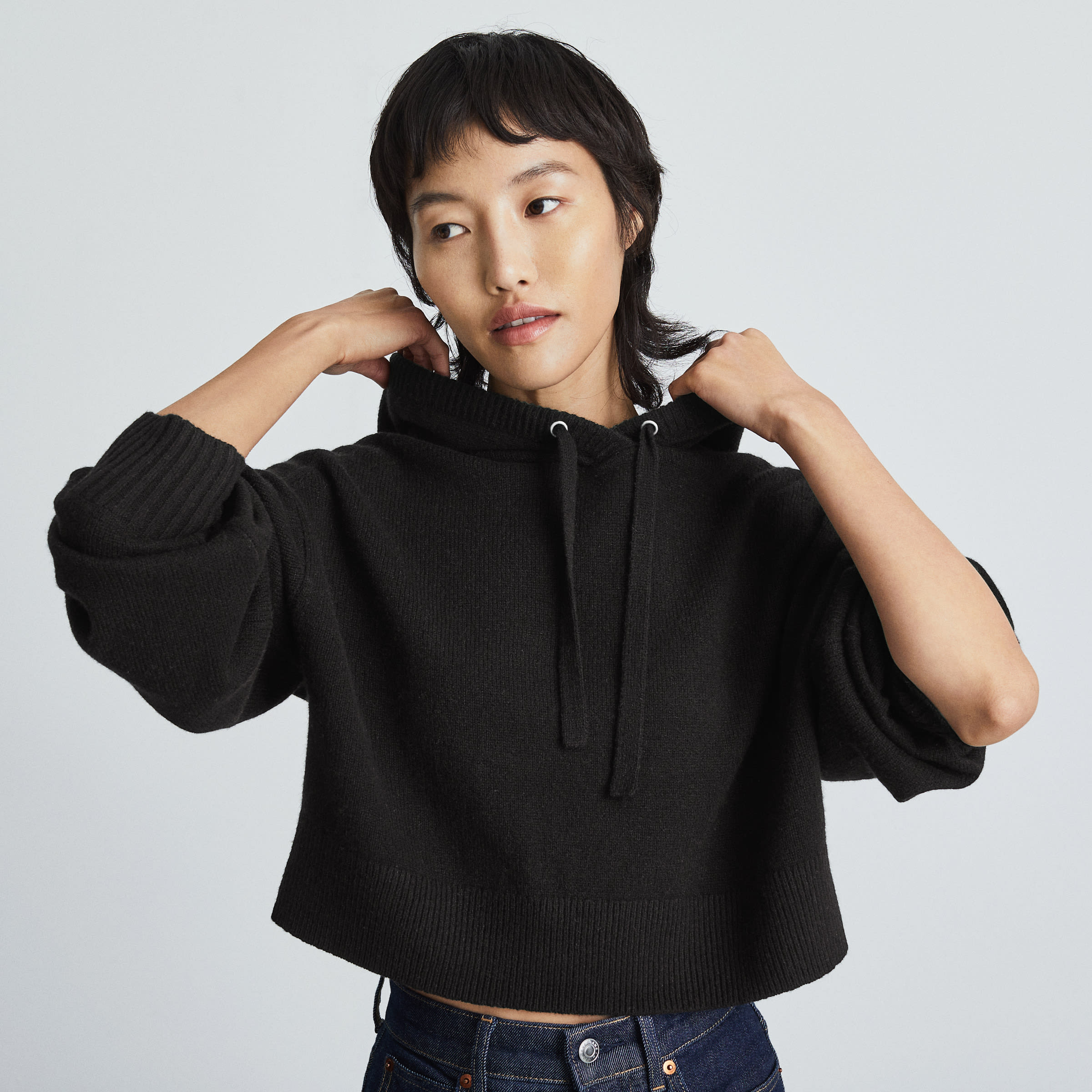 The Cropped Hoodie in ReCashmere® Black – Everlane
