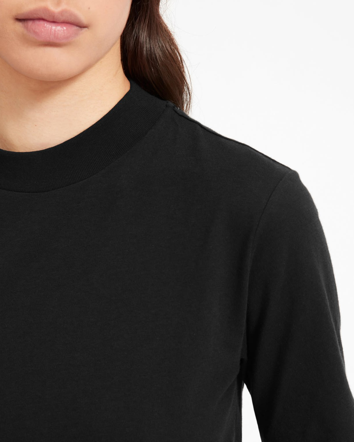 Everlane mock 2025 neck tee