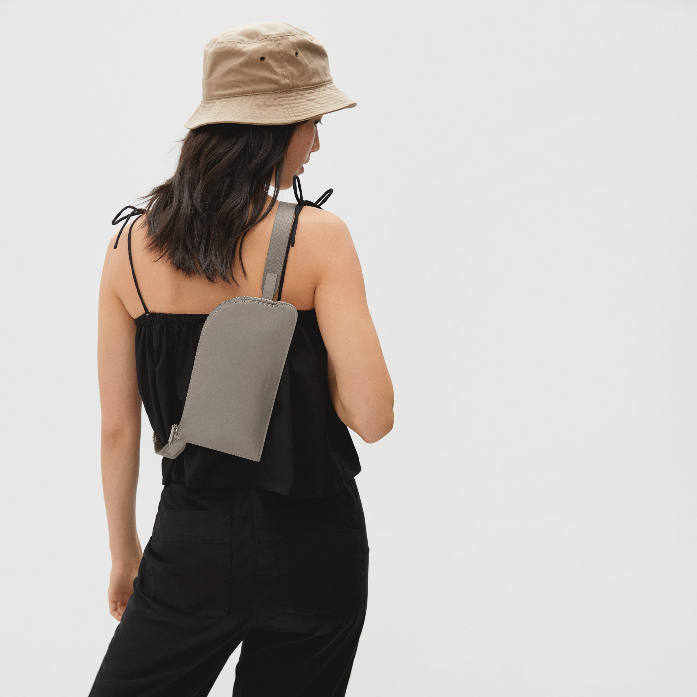 Everlane sling bag online