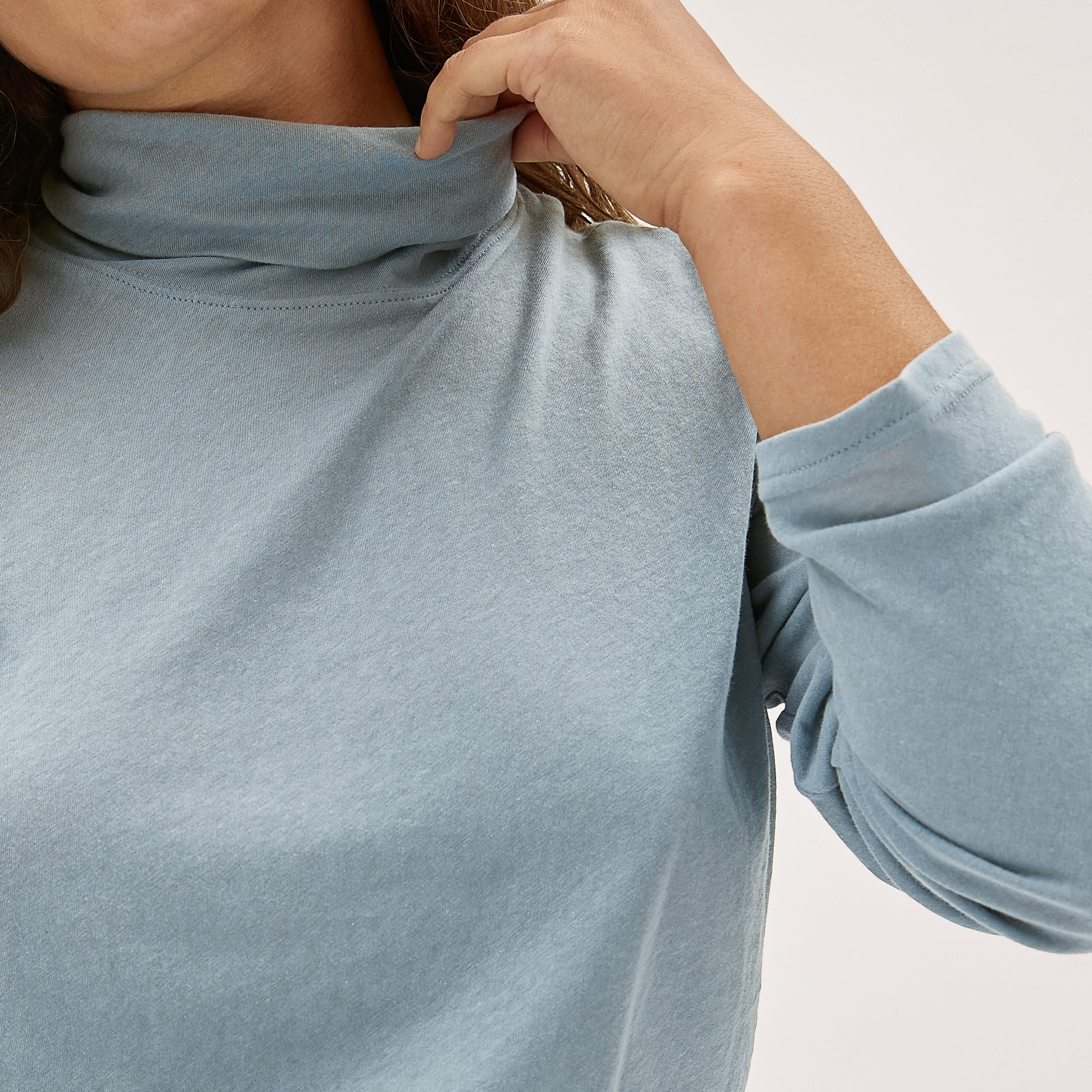 The Air Turtleneck Glacier Everlane