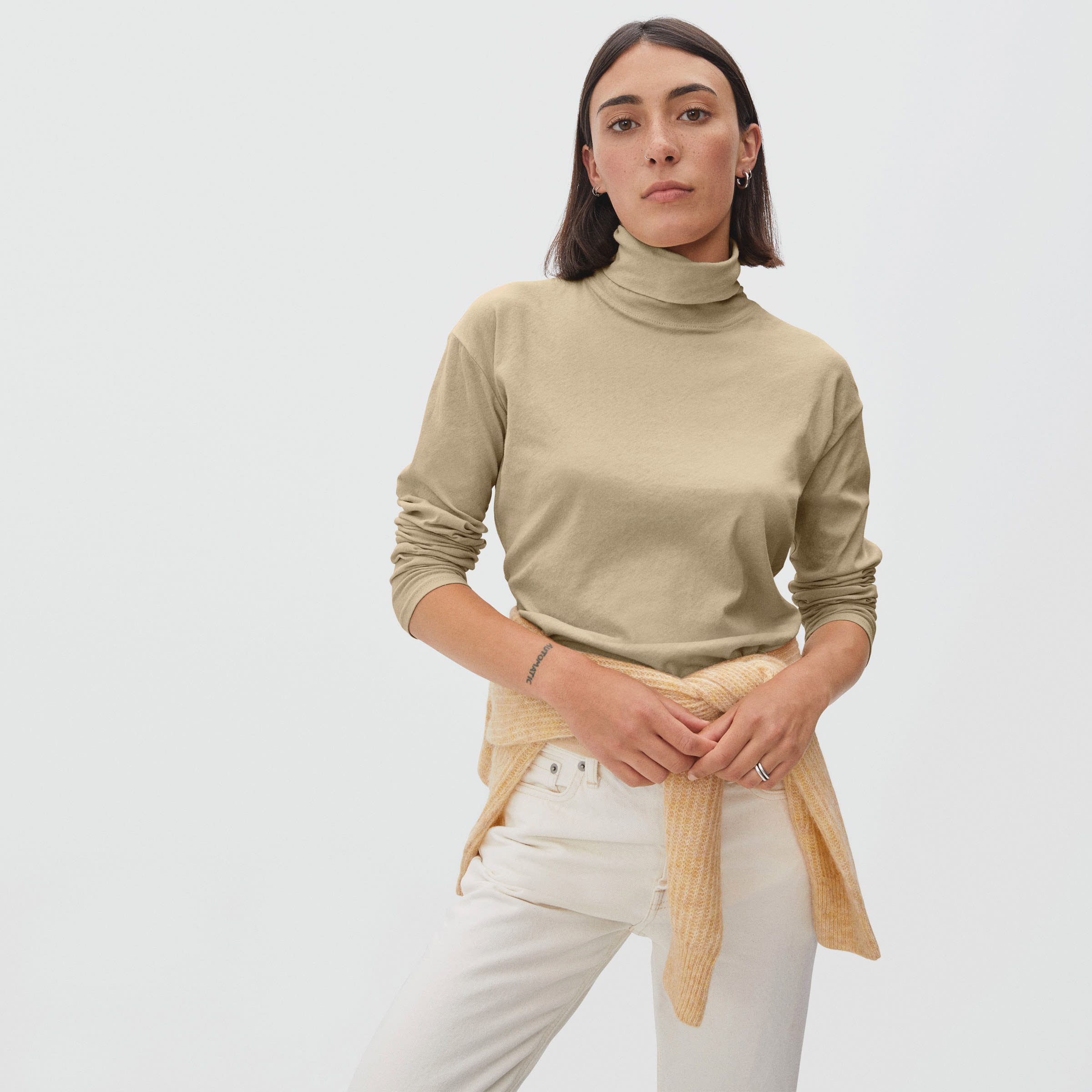 The Air Turtleneck Cashew – Everlane