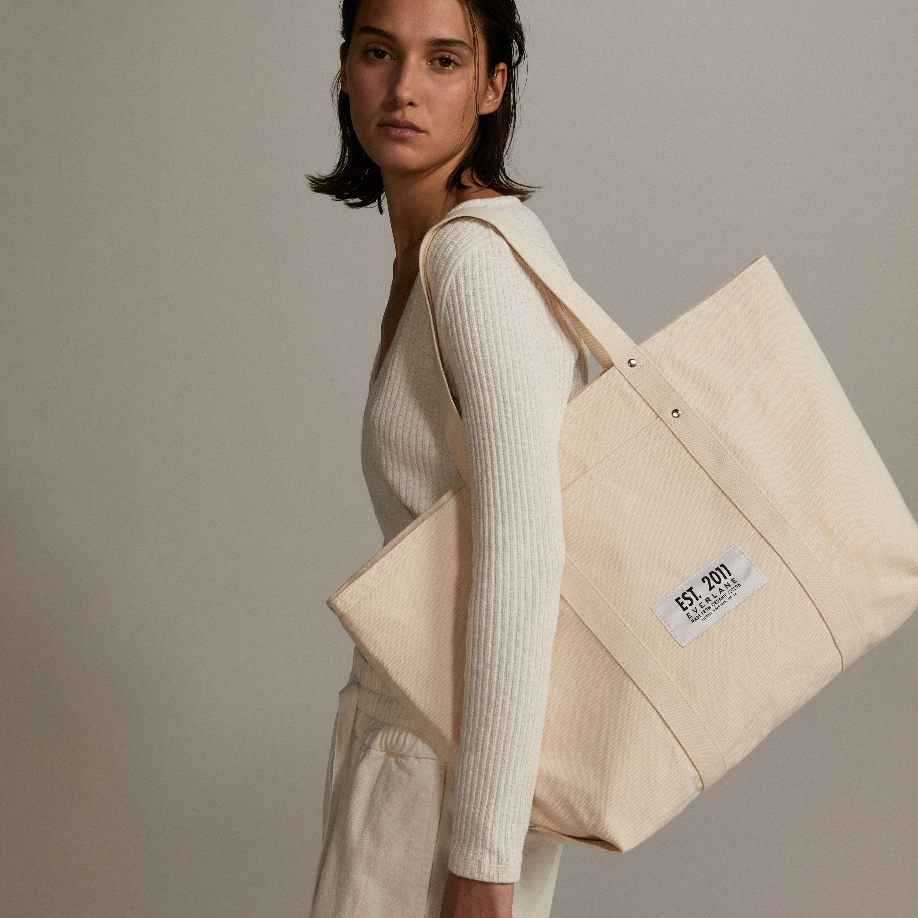 The Organic Canvas Weekender Cappuccino – Everlane