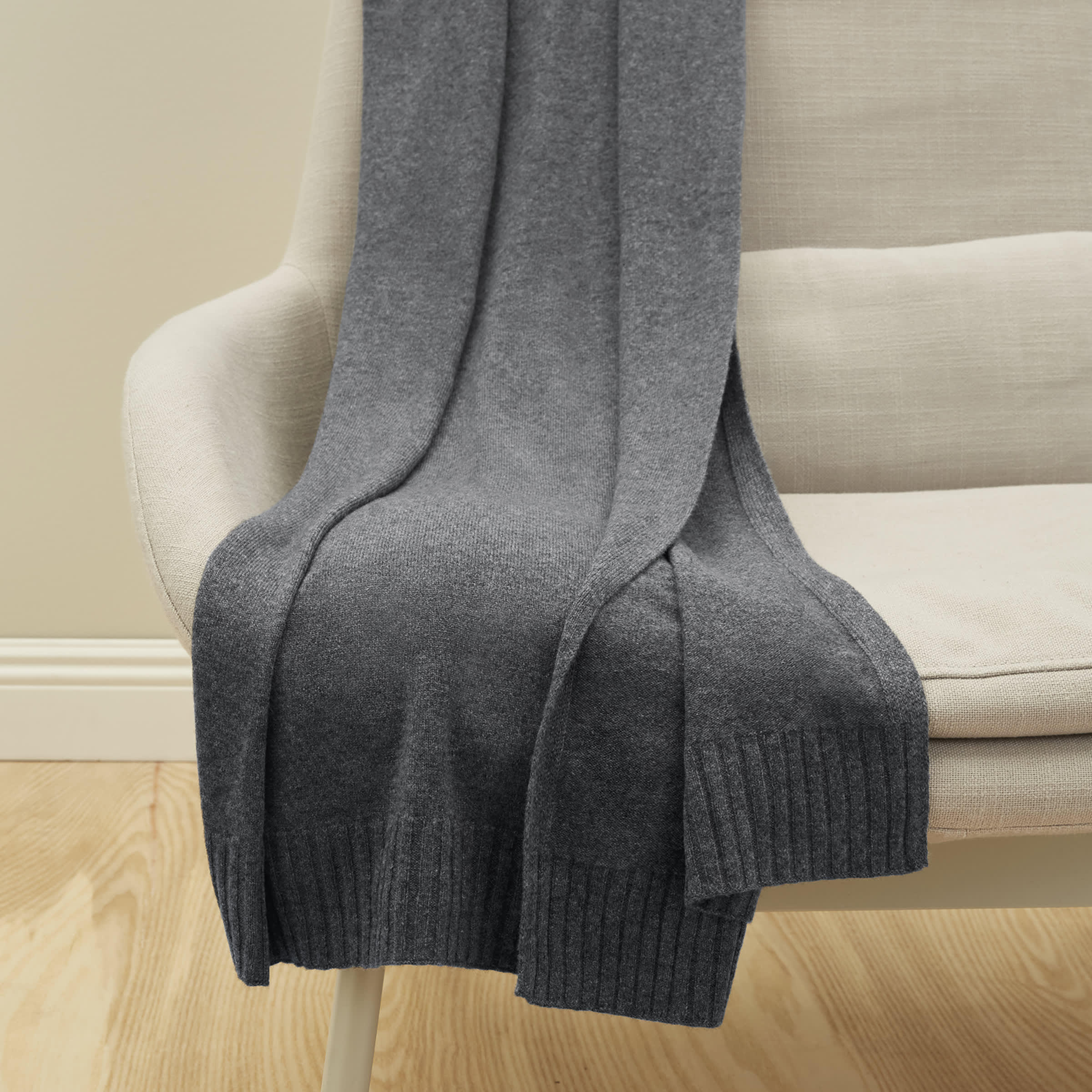The Cashmere Throw Charcoal – Everlane