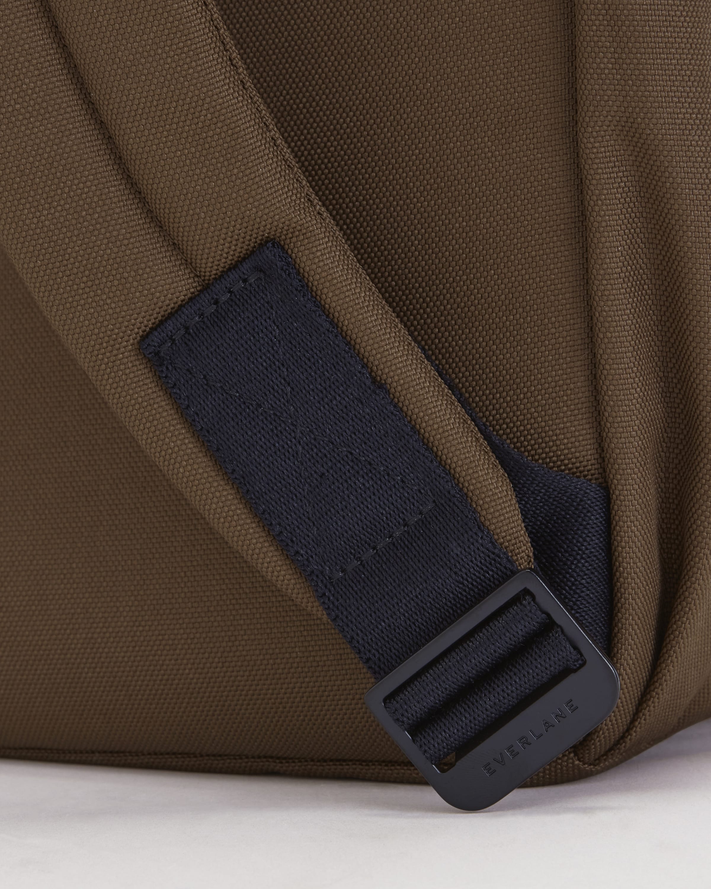 Everlane best sale messenger bag
