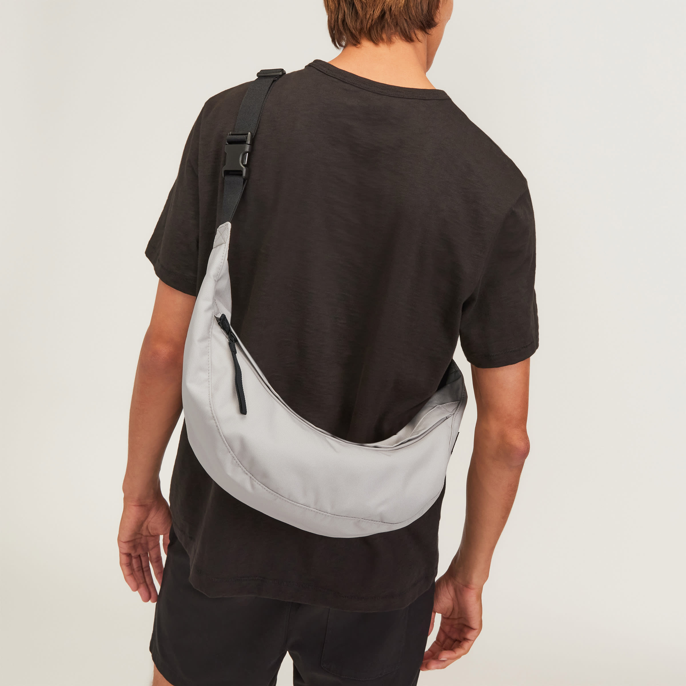 Everlane best sale sling bag