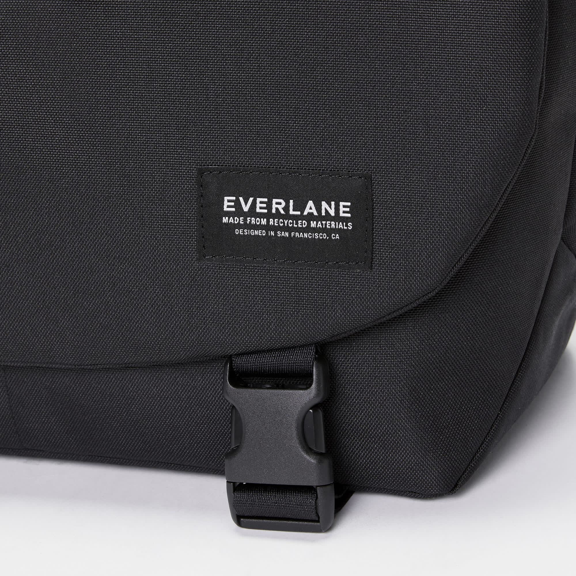The ReNew Transit Messenger Black Everlane