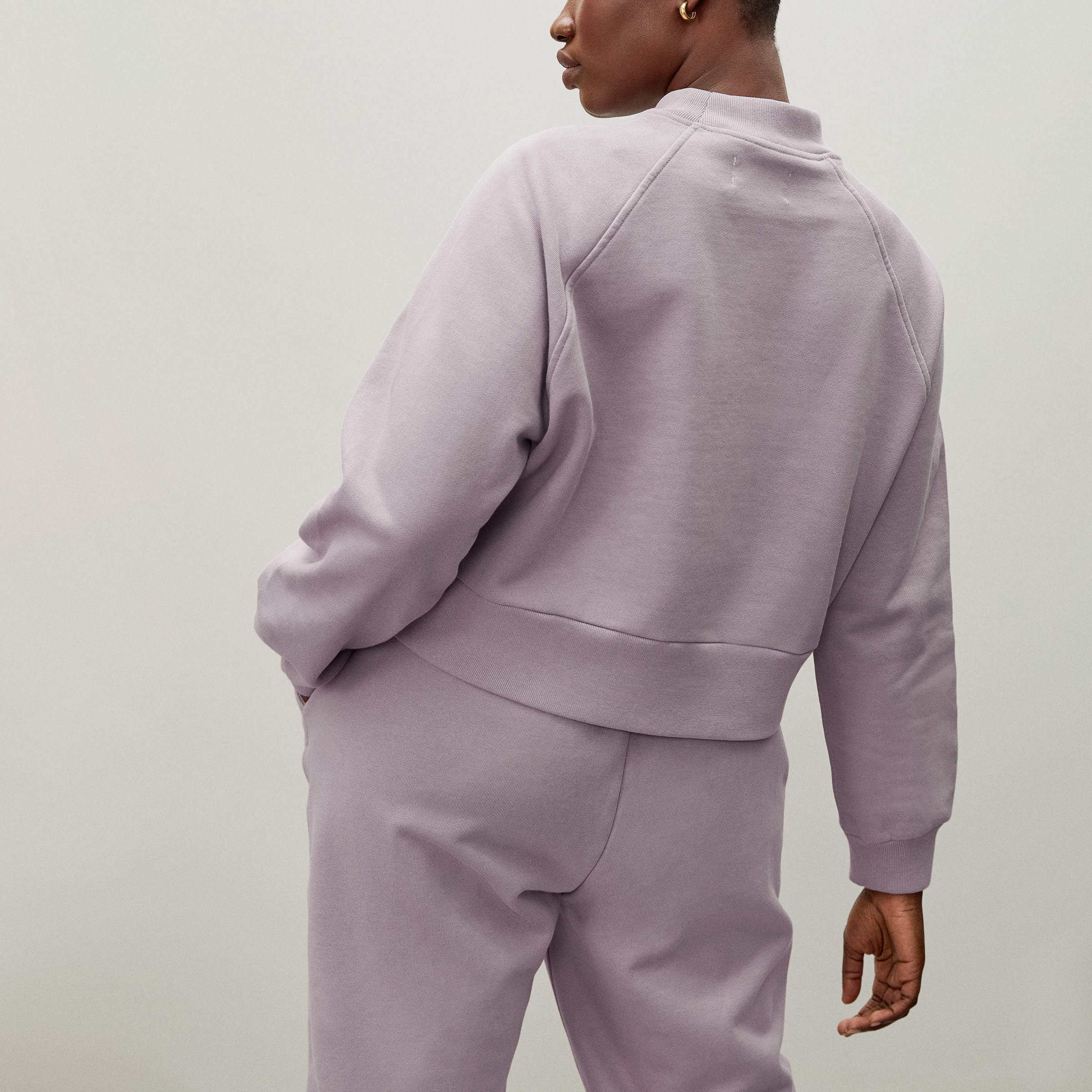 The Track Cropped Sweatshirt Dusty Lavender – Everlane