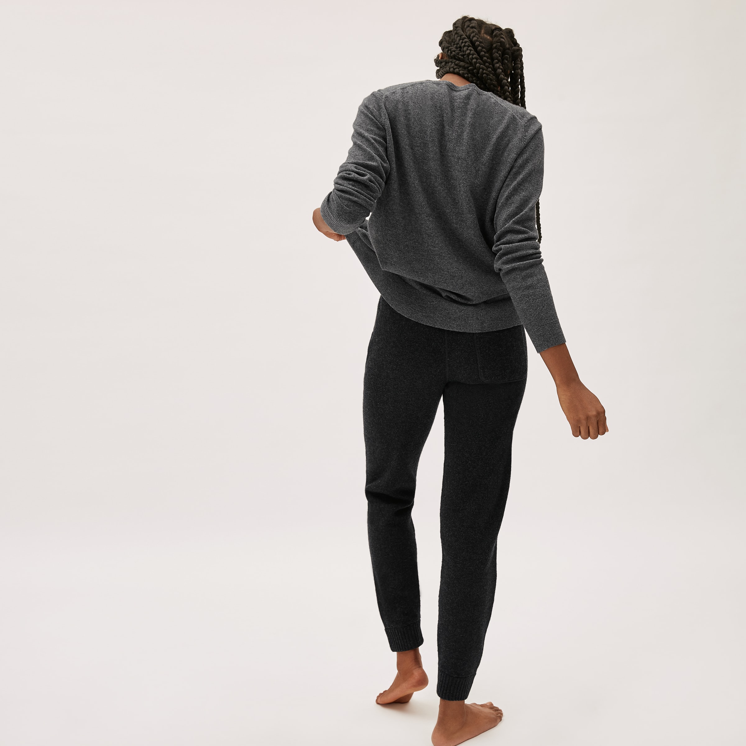 The Cashmere V Neck Charcoal Everlane