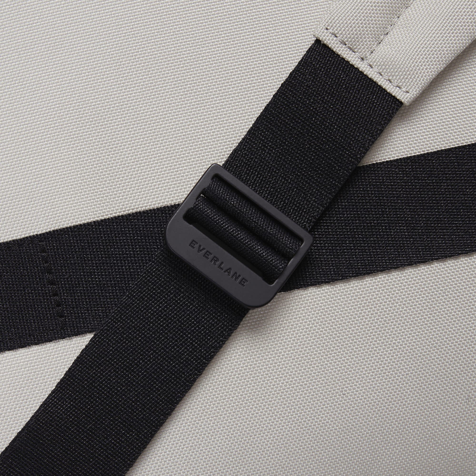 Everlane best sale messenger bag