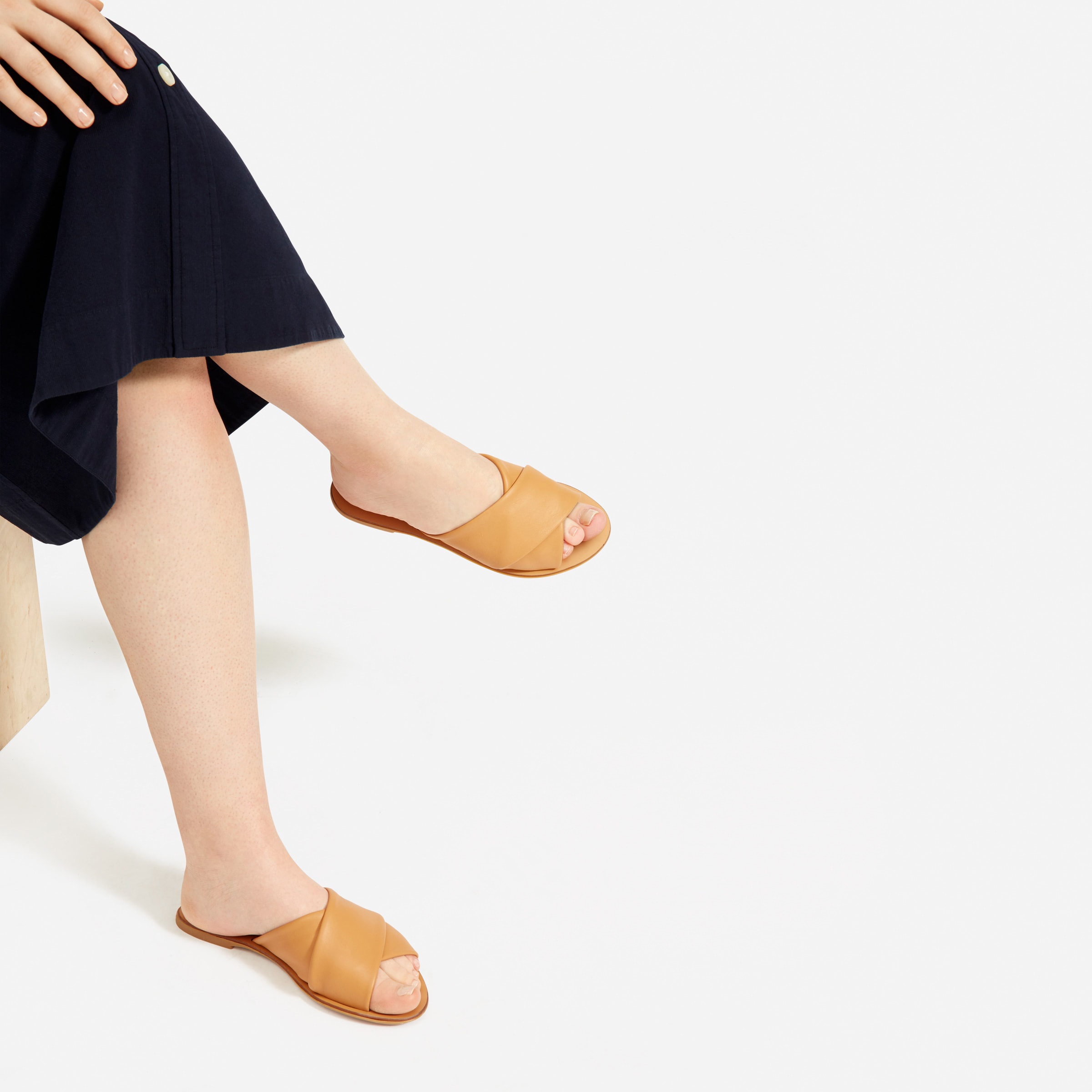 The Leather Crossover Sandal – Everlane