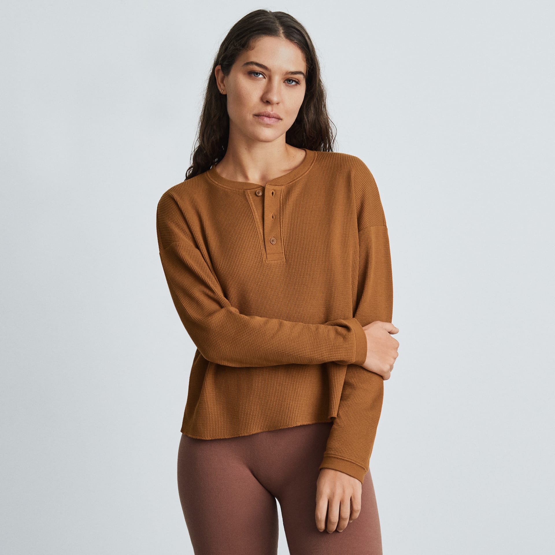 The Organic Cotton Waffle Henley Toasted Almond – Everlane