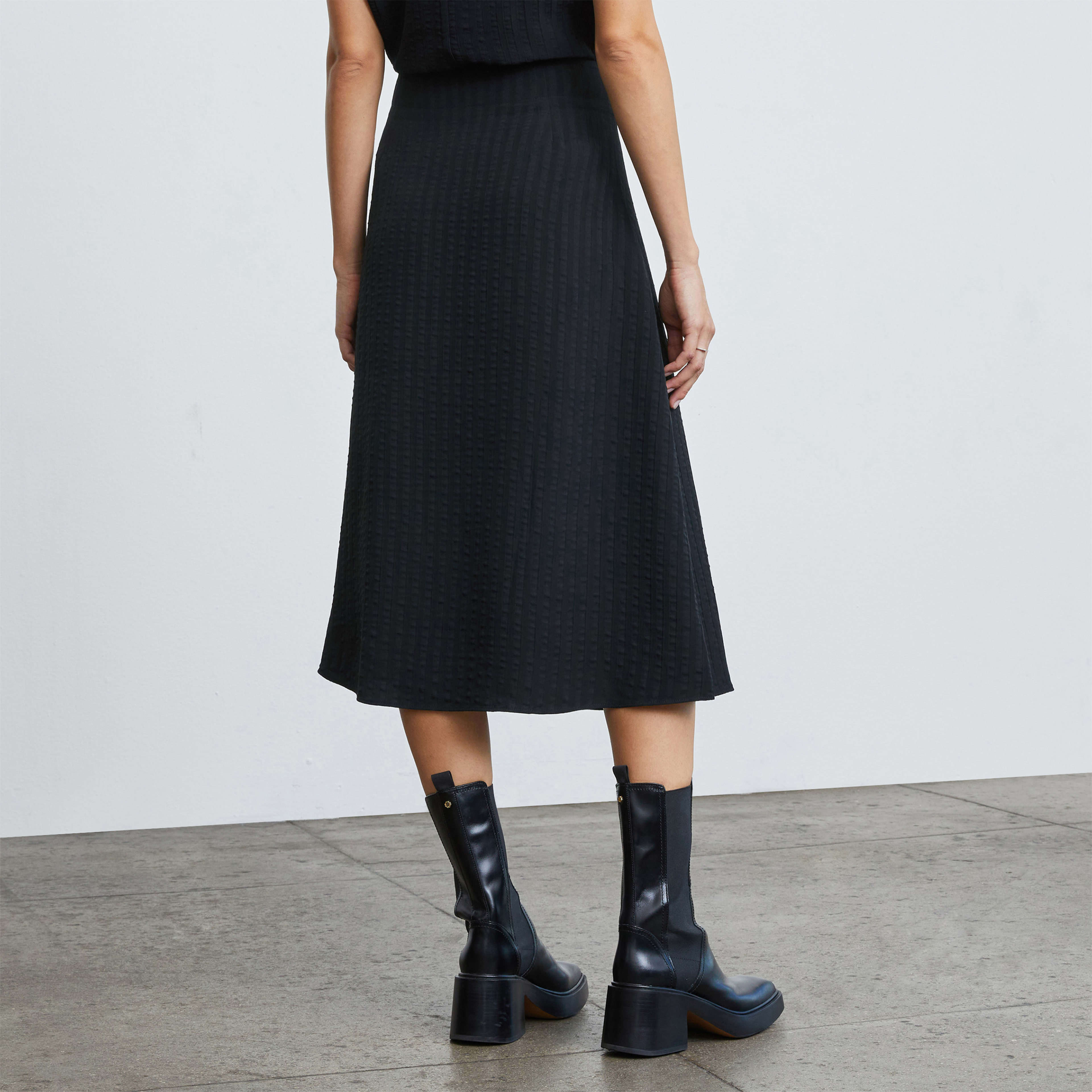 11899 Black Striped Midi Skirt