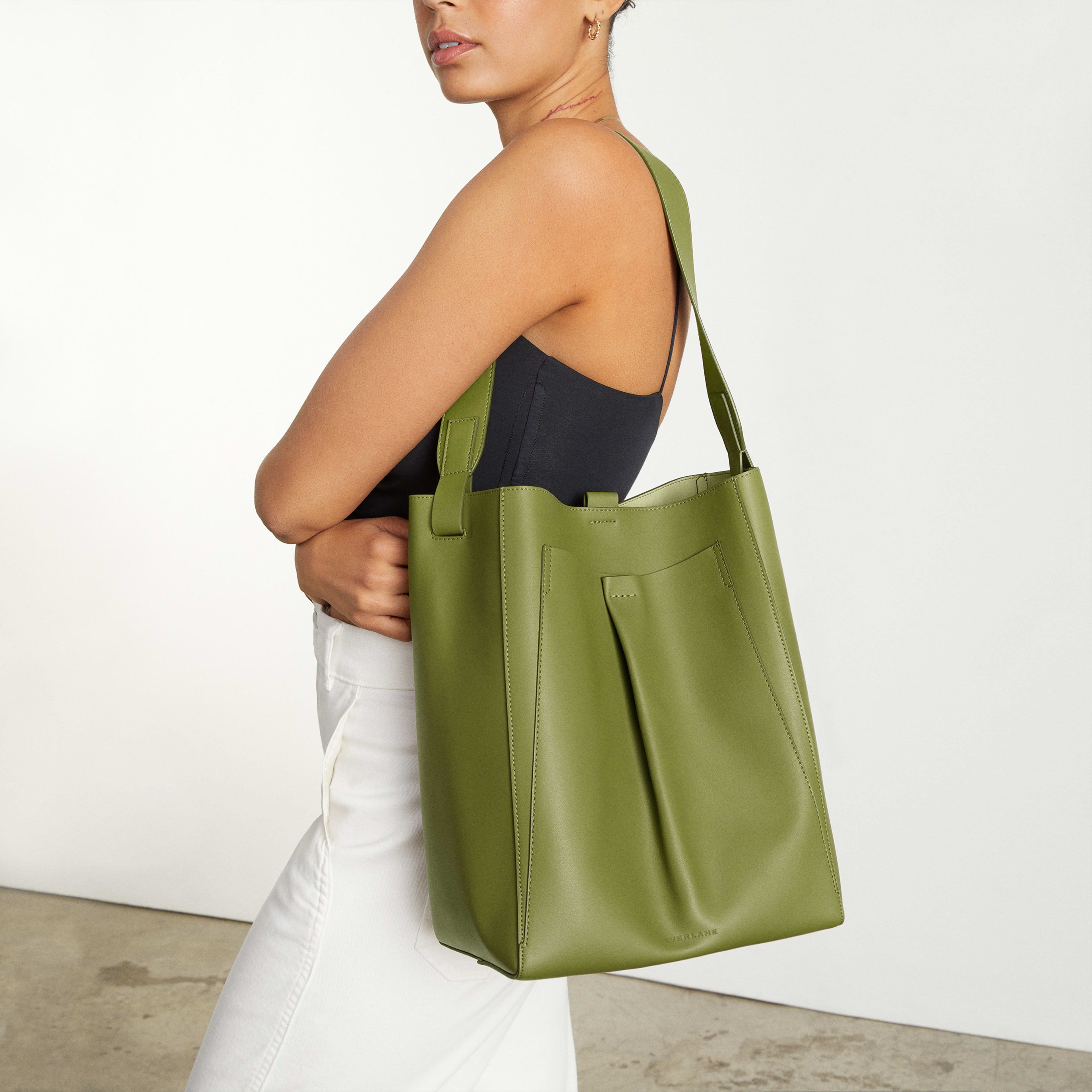 The Italian Leather Studio Bag Moss – Everlane