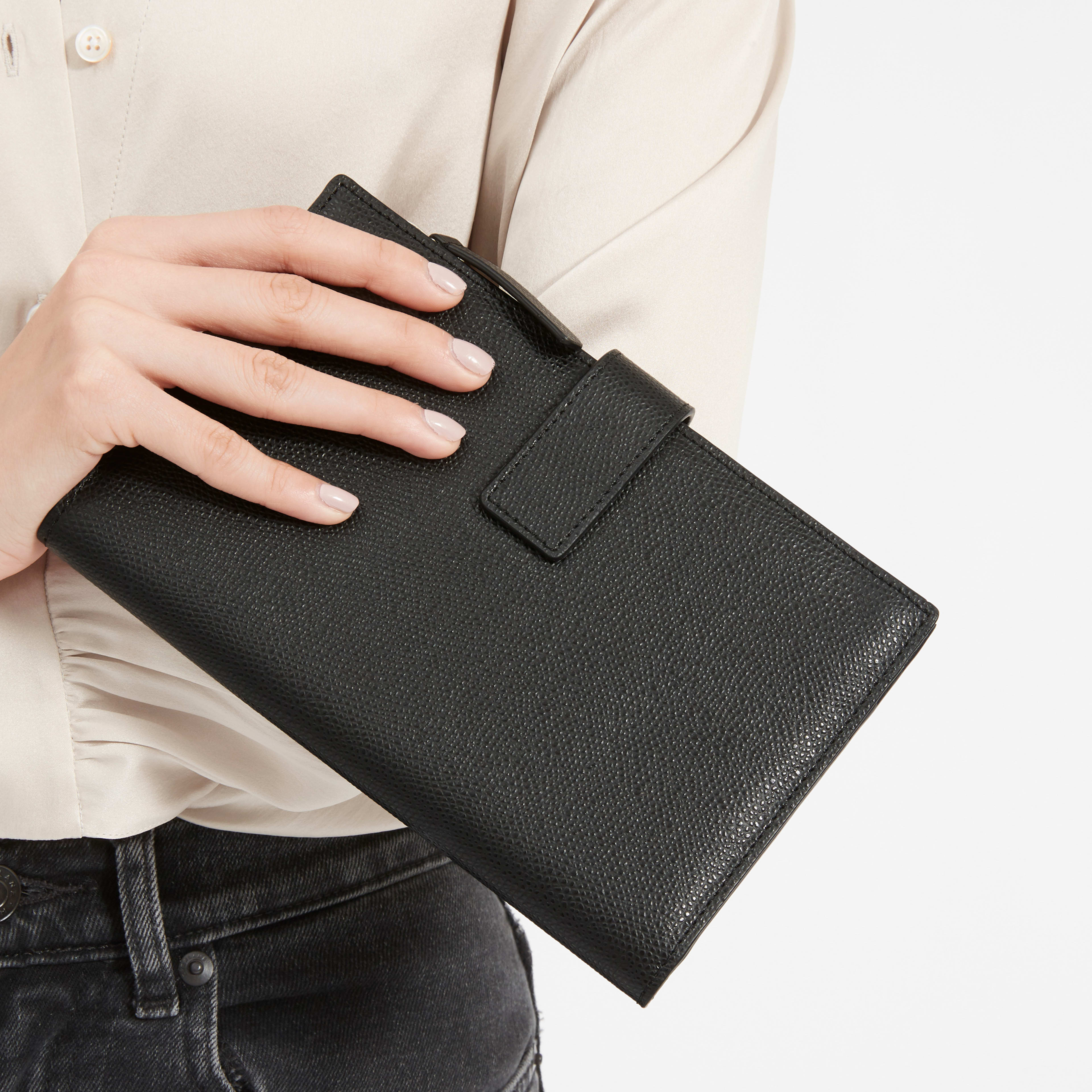 The Traveler Wallet Black Everlane