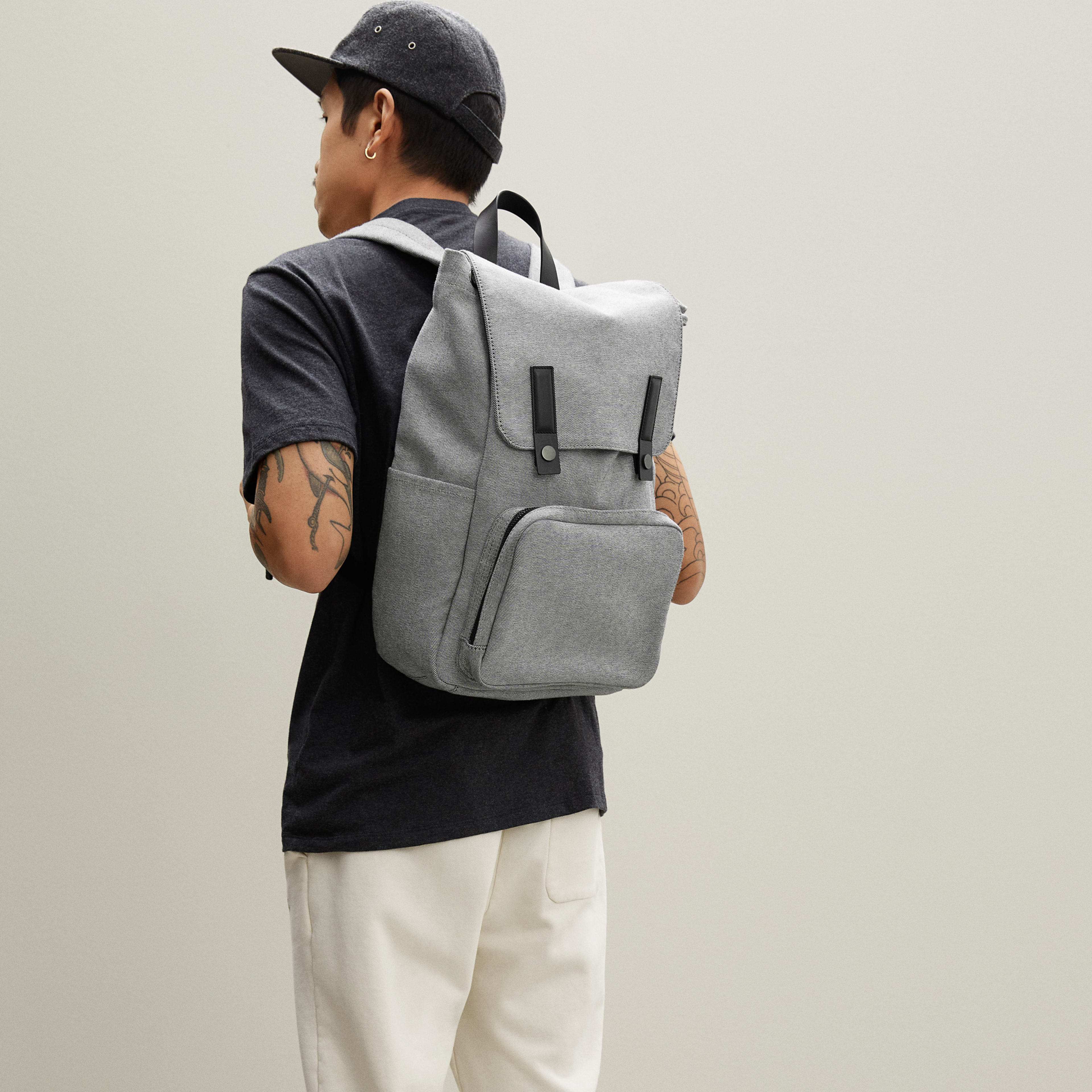 The Modern Snap Backpack Reverse Denim + Black Leather – Everlane