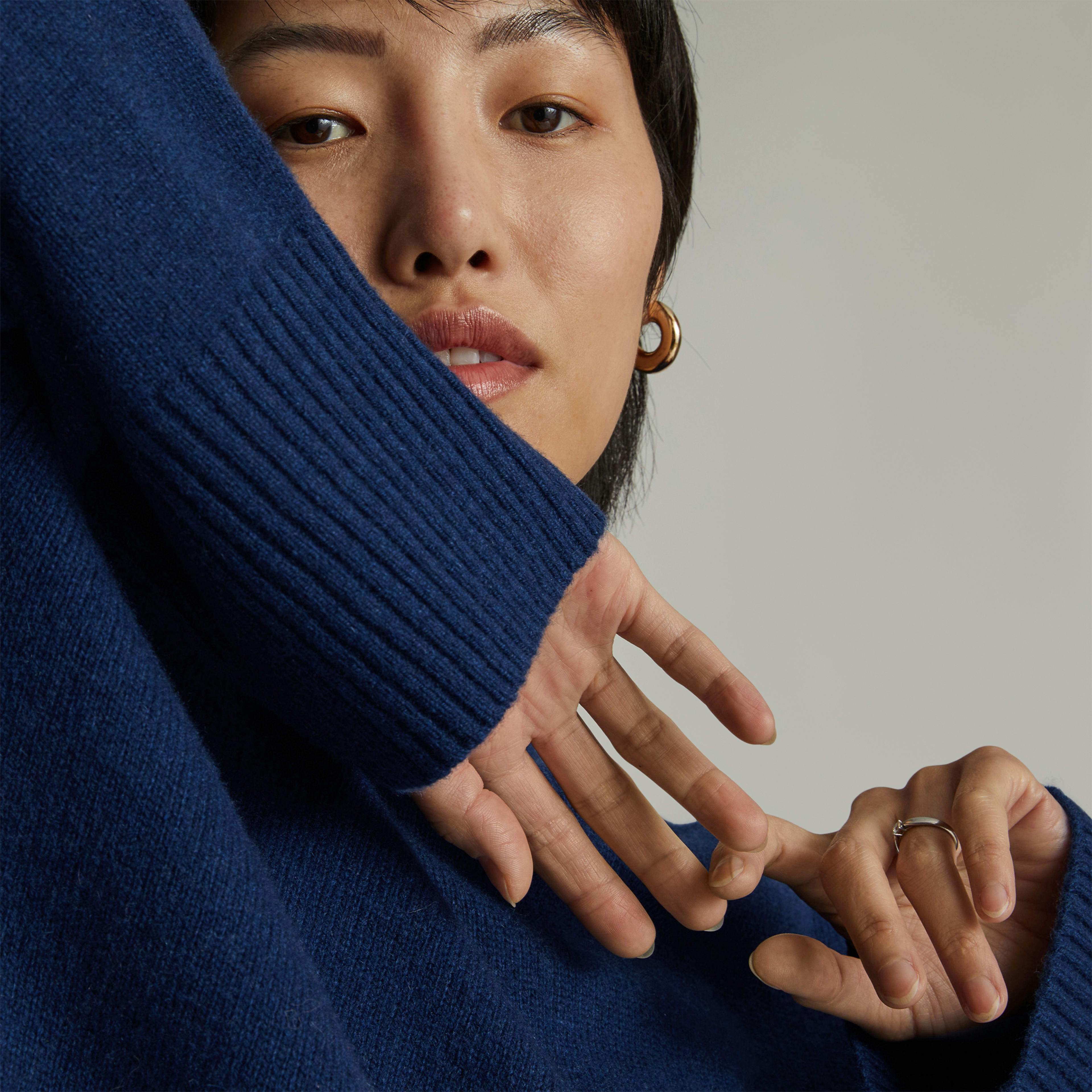 The Cashmere Oversized Turtleneck Bright Navy Everlane
