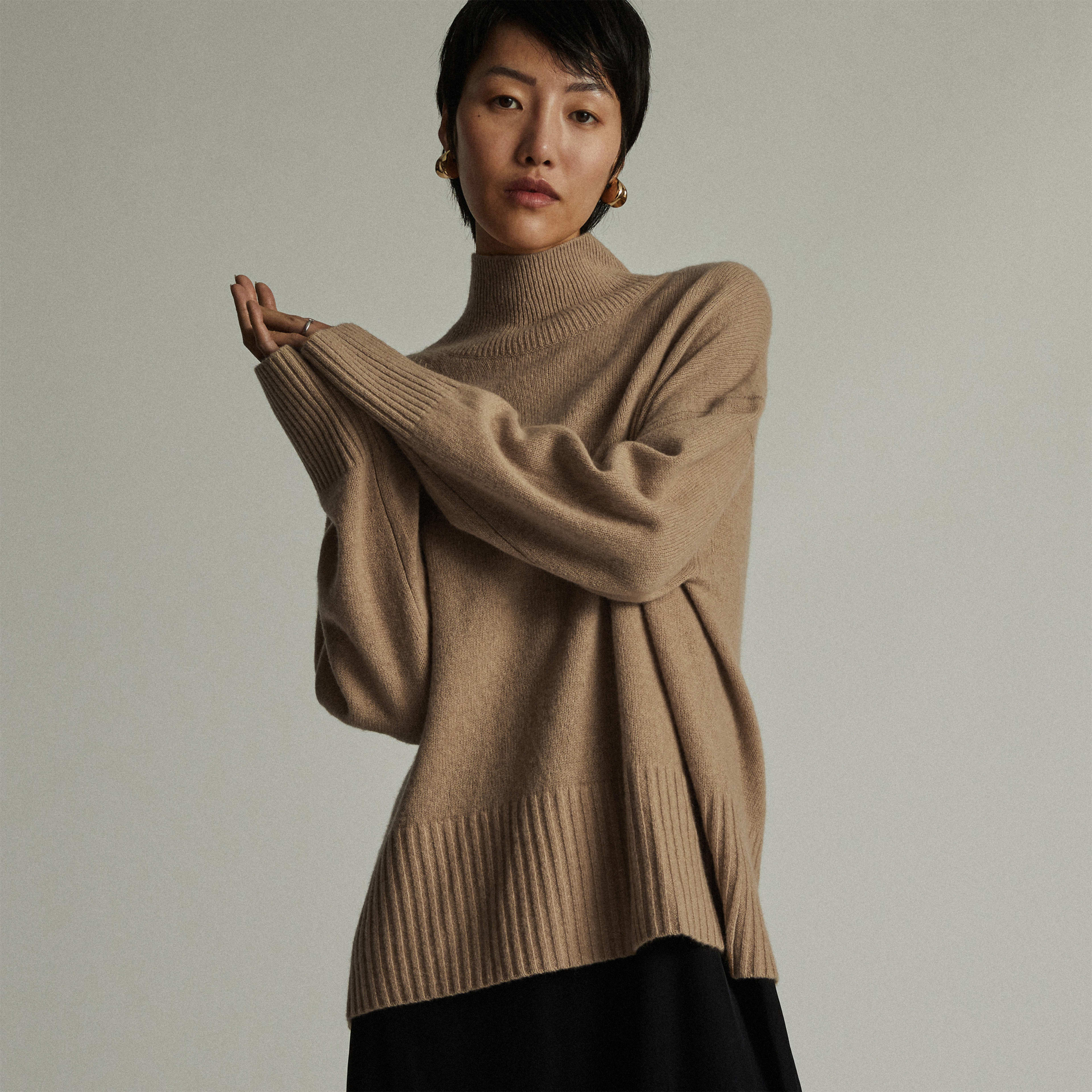 Women's Cashmere Oversized Turtleneck Sweater by Everlane in Light Camel, Size XL