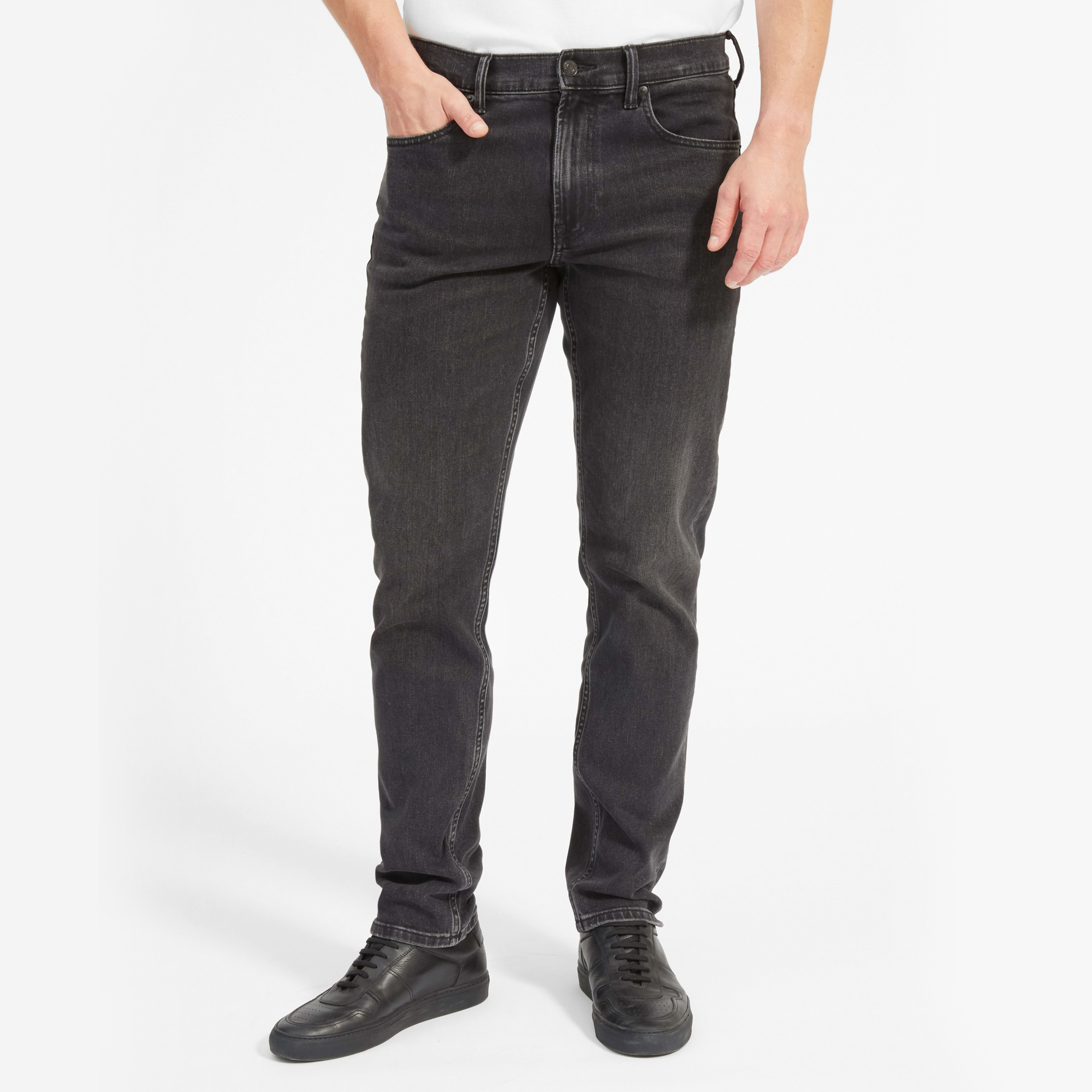 The Athletic Fit Jean Washed Black – Everlane