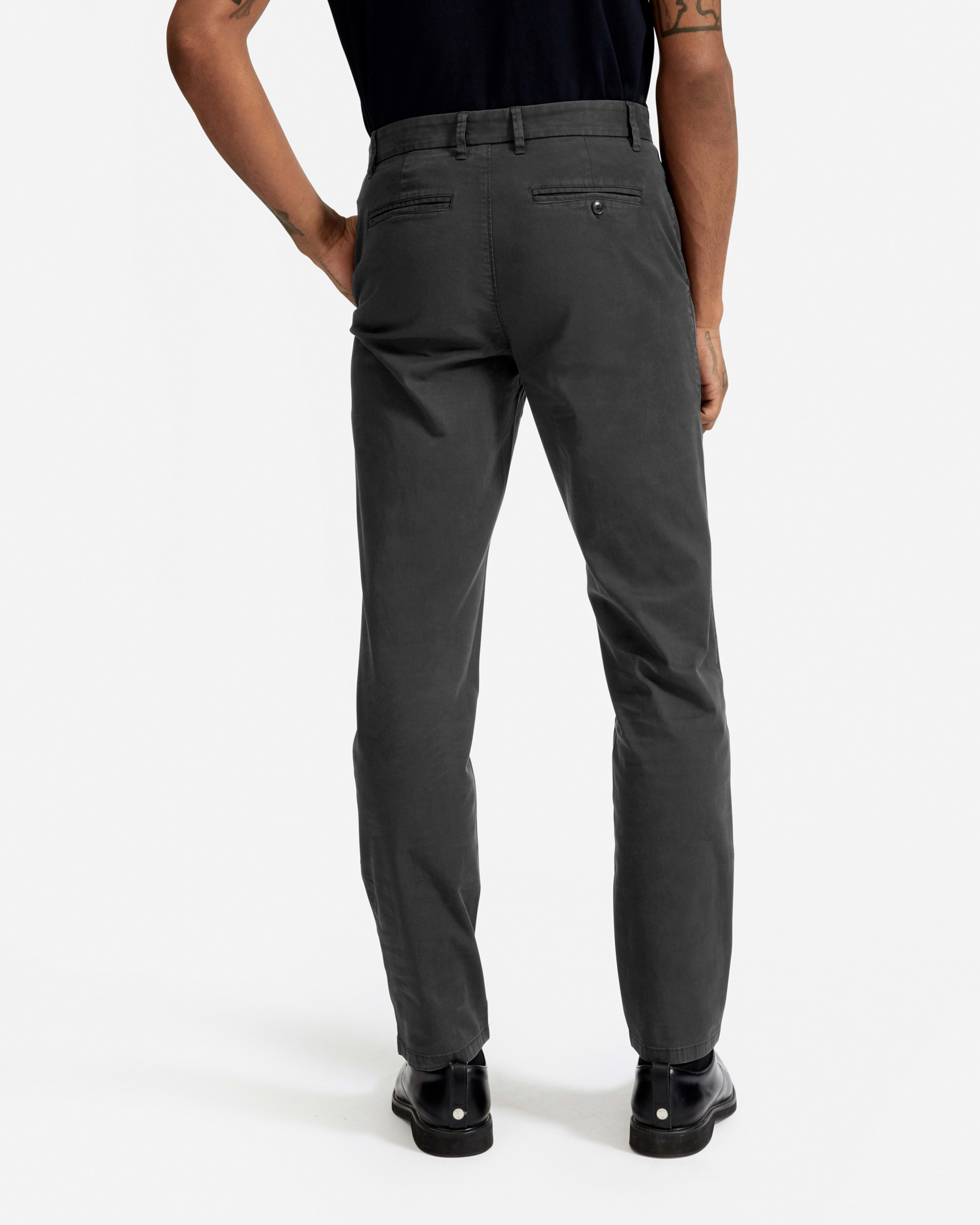 The Midweight Straight Chino Washed Black – Everlane