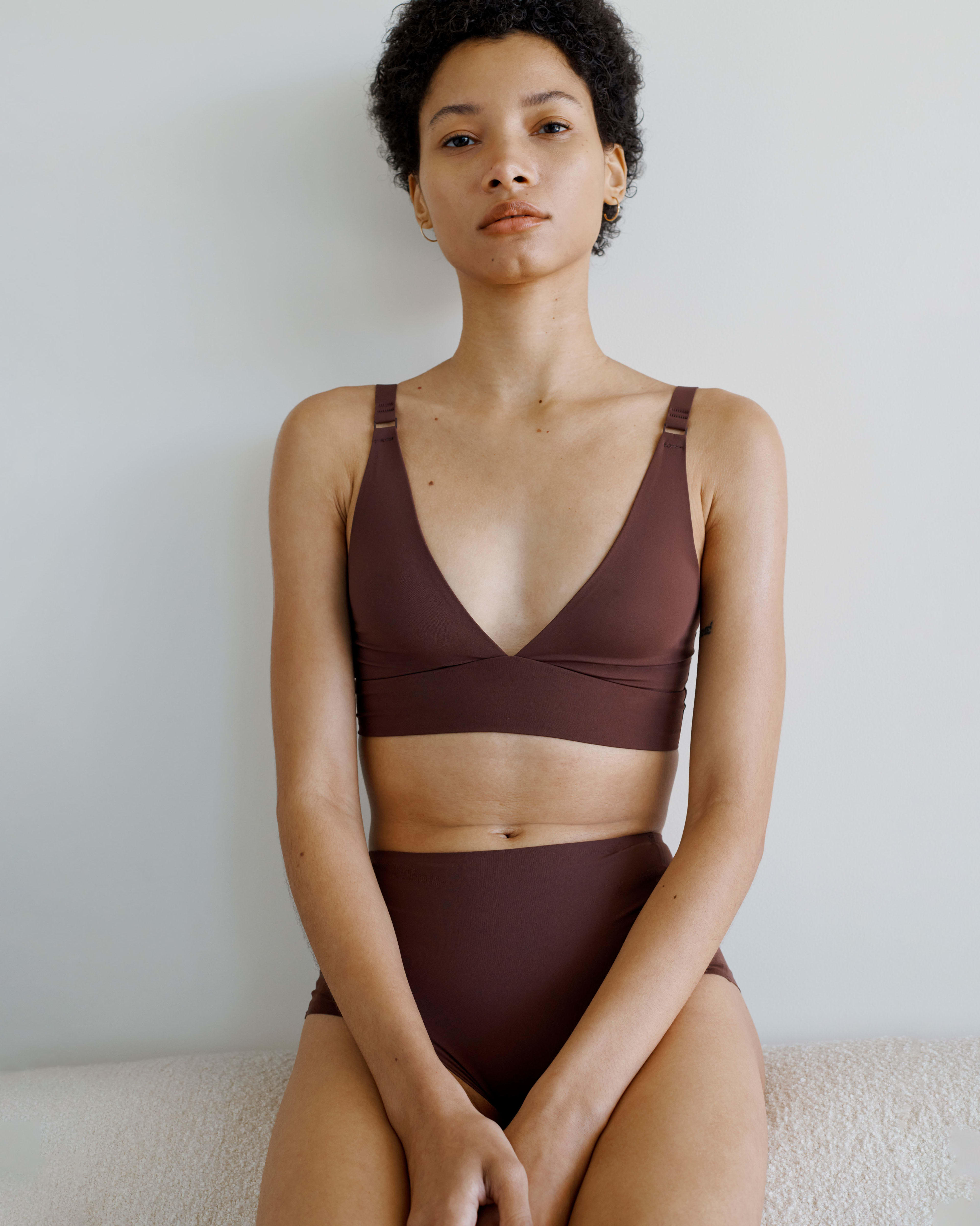 The Invisible Bra Pewter Green – Everlane