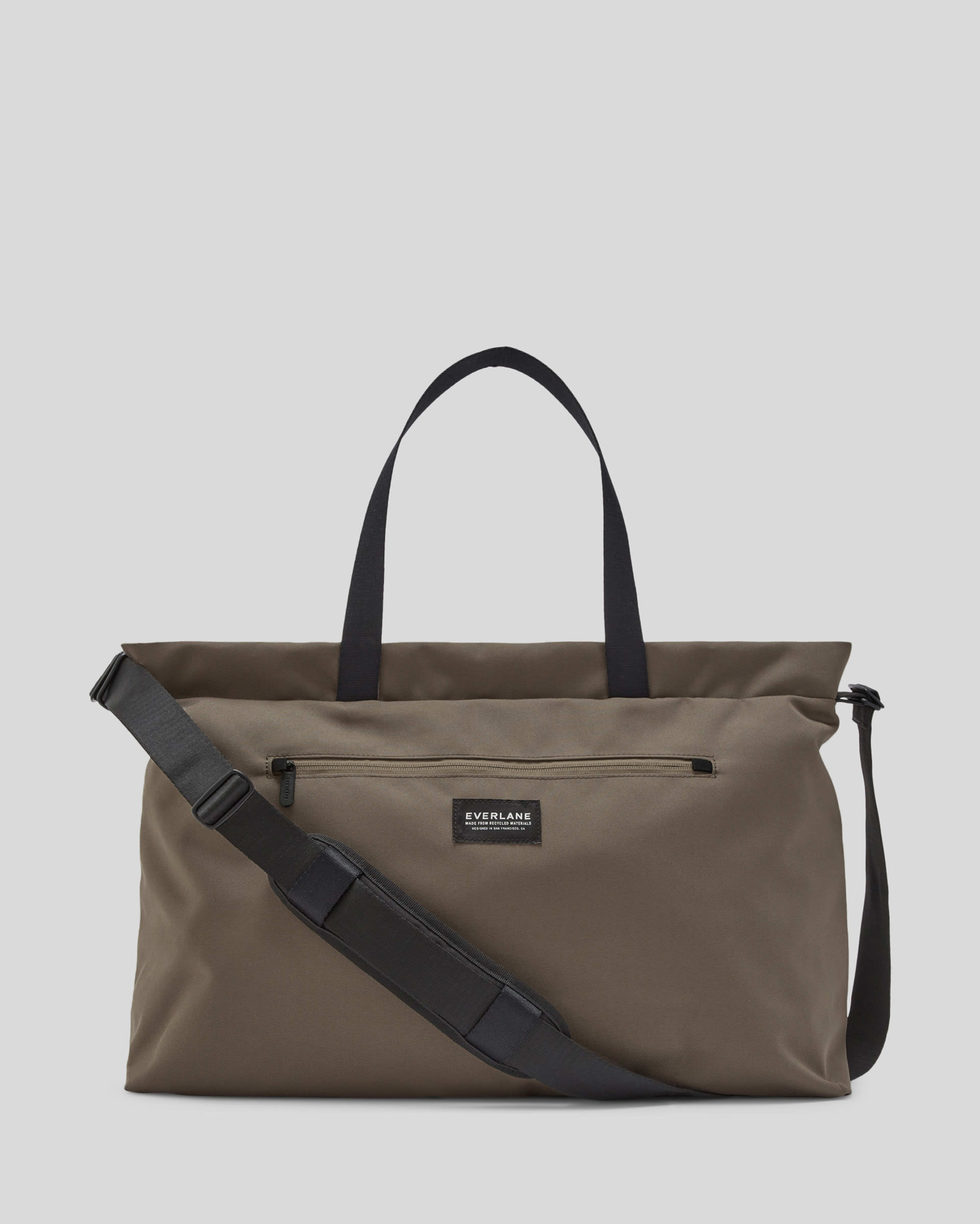The ReNew Transit Weekender Warm Charcoal (with label) – Everlane