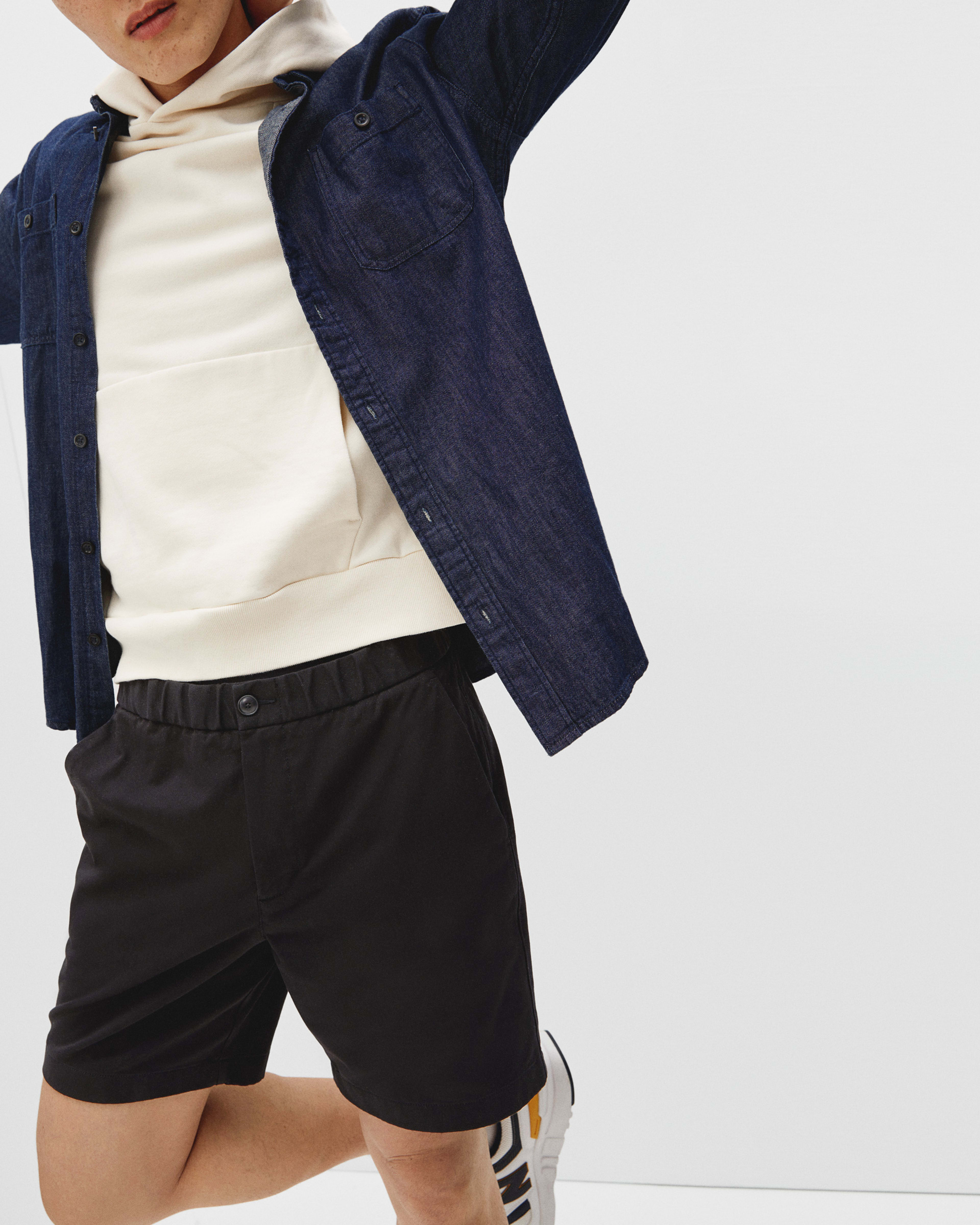 The Pull On Performance Chino Short Black Everlane