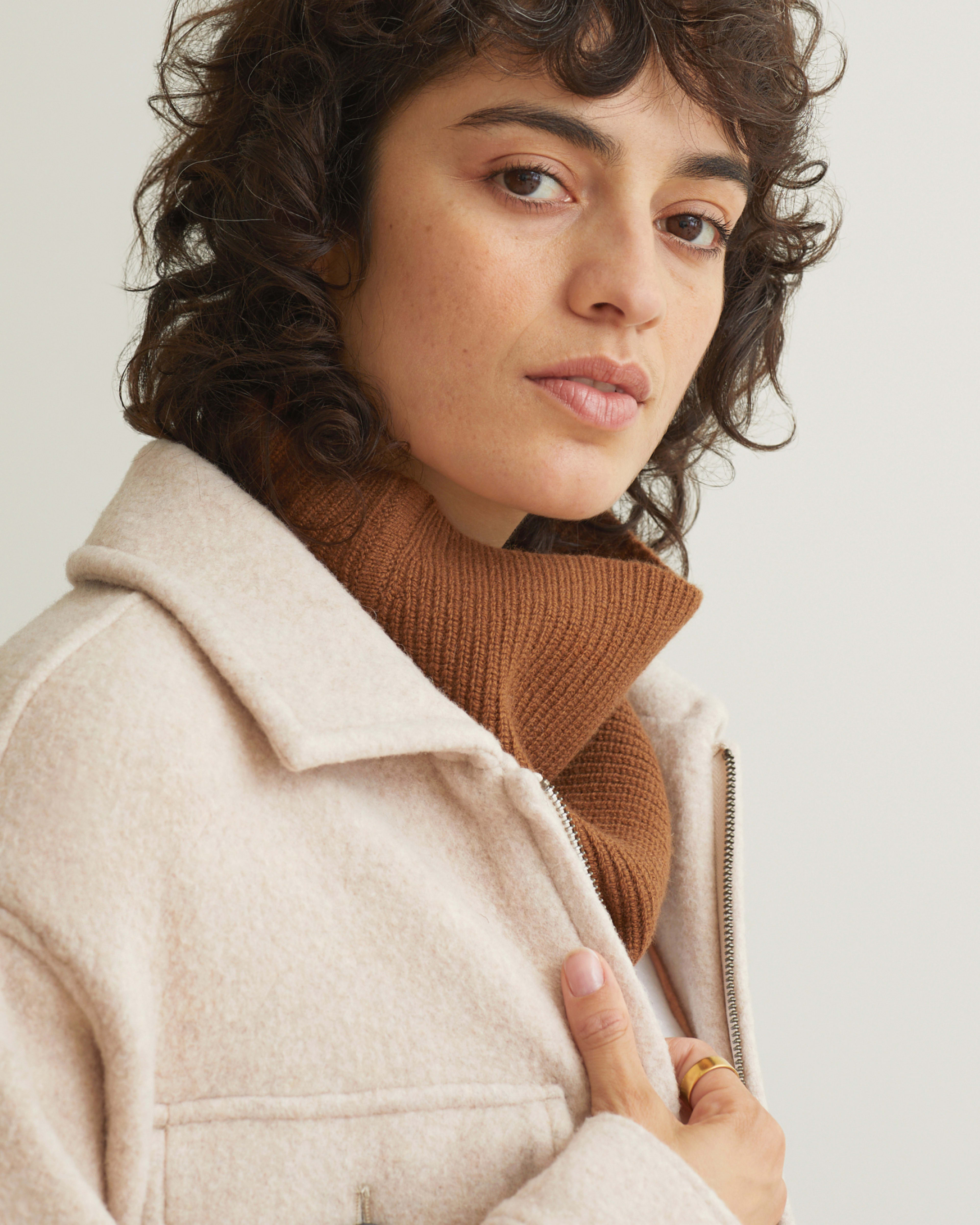 The Cashmere Neck Warmer Whiskey – Everlane