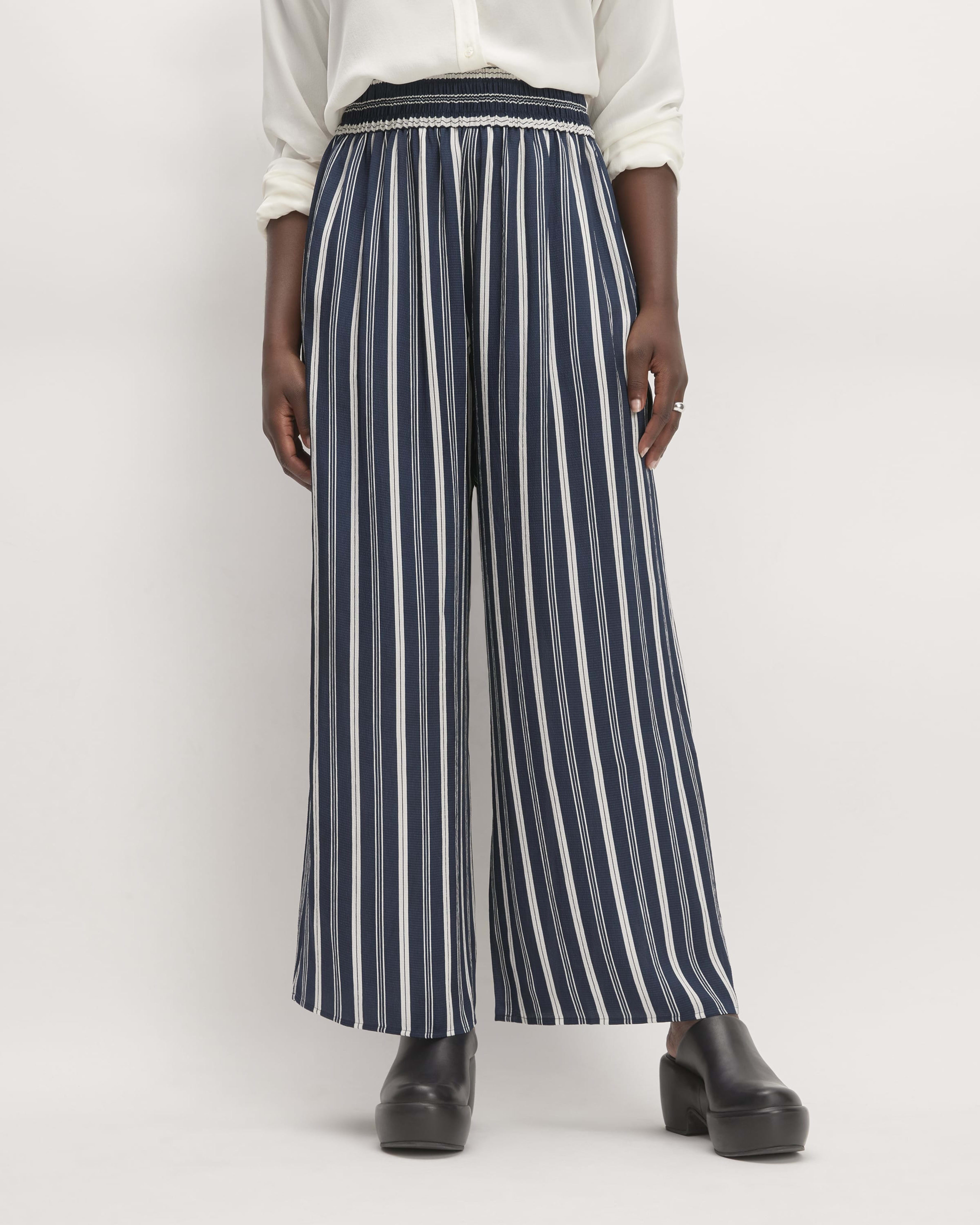 The Satin Pull-On Pant Navy / Bone – Everlane