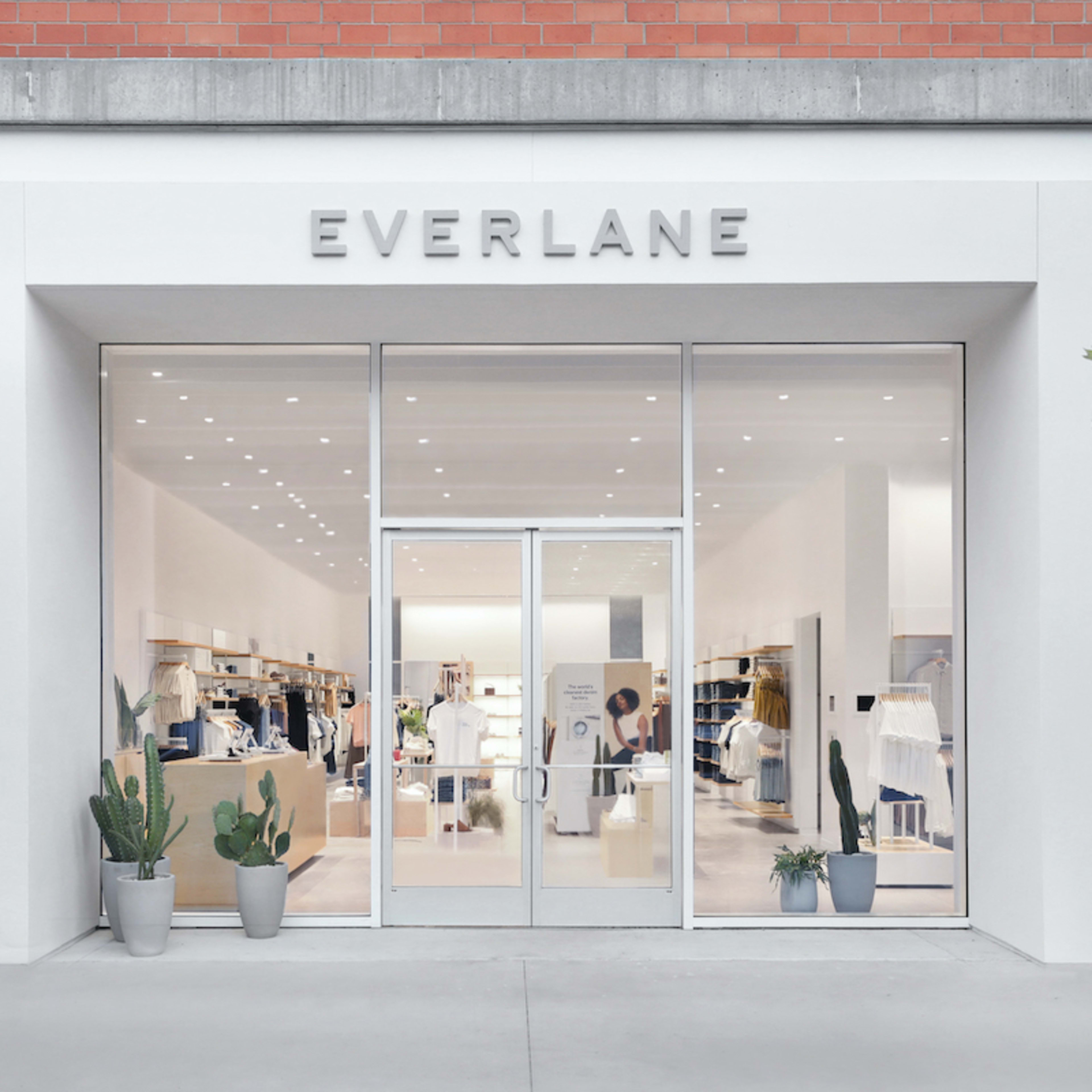 Stores Everlane