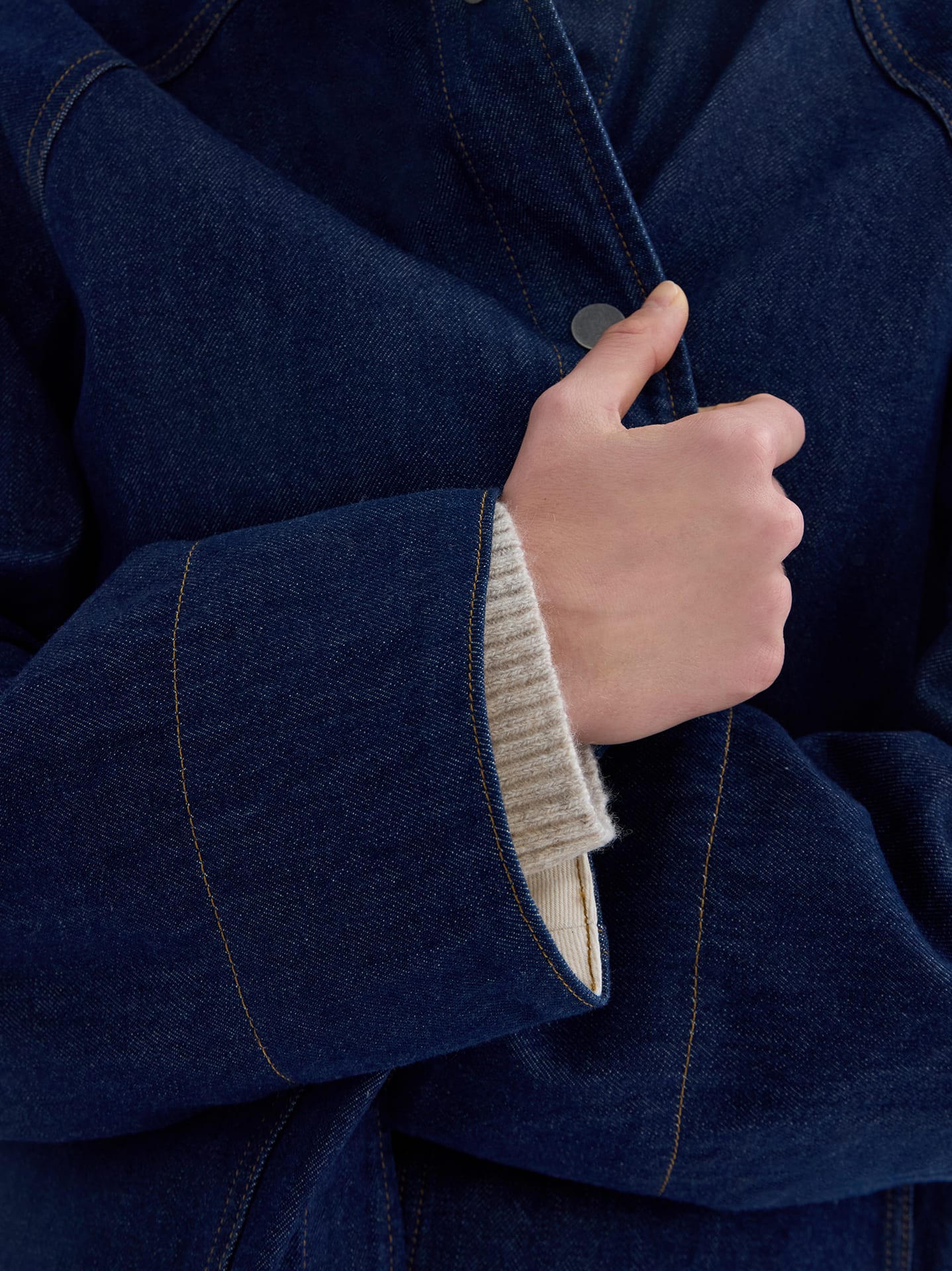 Everlane pic description