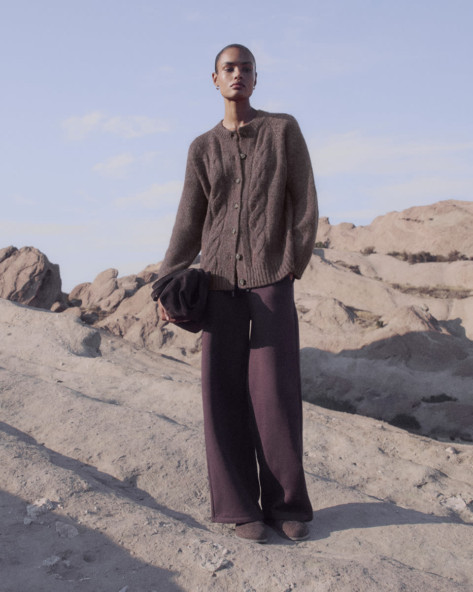 Everlane pic description