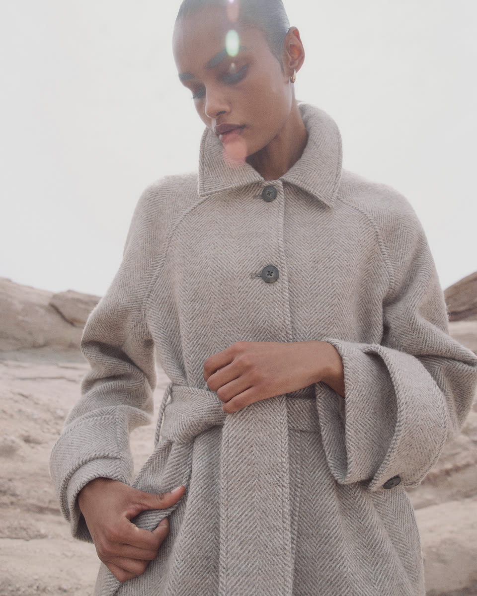 Everlane pic description