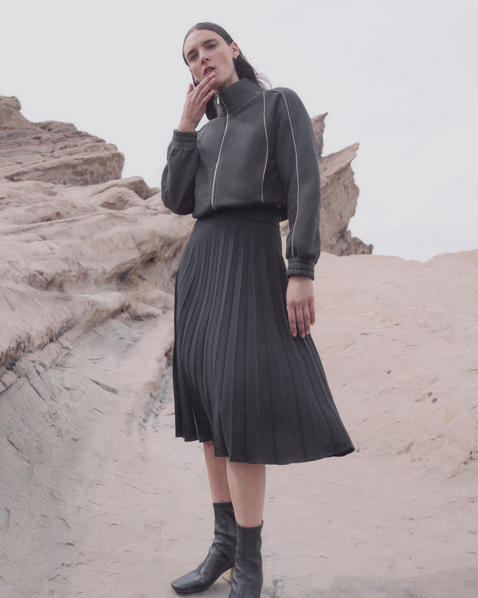 Everlane pic description